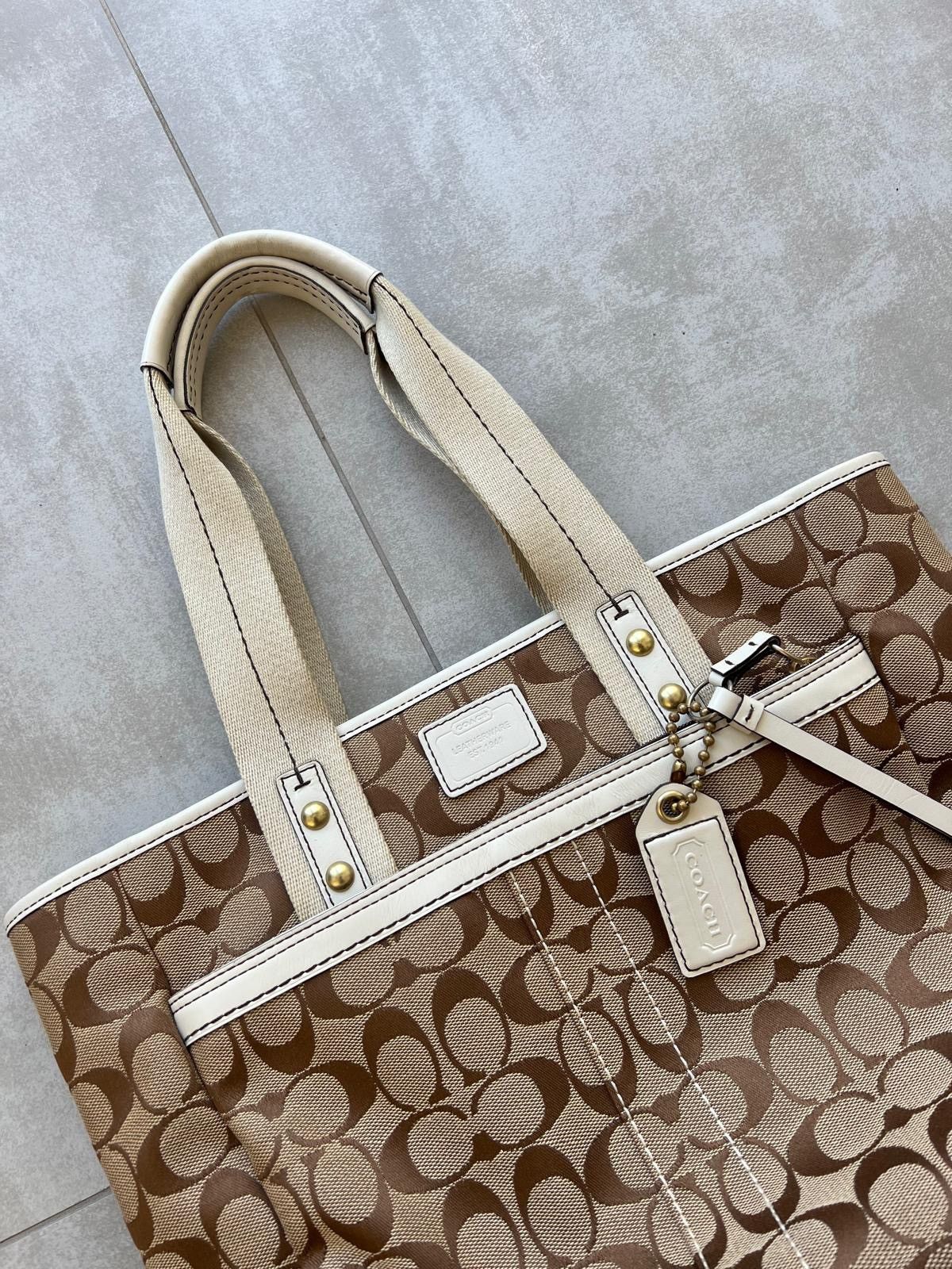Coach Coach Signature Tote Bag Khaki/White Size ONE SIZE - 3 Thumbnail
