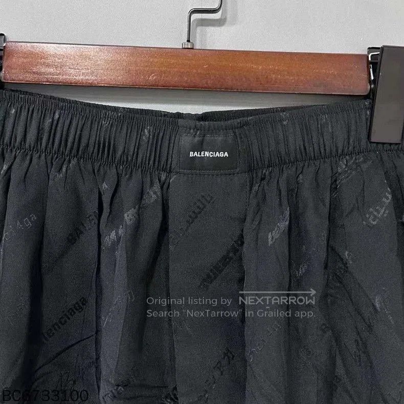 Balenciaga Balenciaga Black Printed Silk Shorts. Size US 44 / EU 60 - 4 Thumbnail