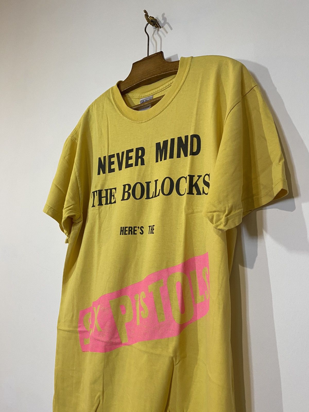 Band Tees Vintage early 00s never mind the bollocks Sex Pistols shirt Size US L / EU 52-54 / 3 - 4 Thumbnail