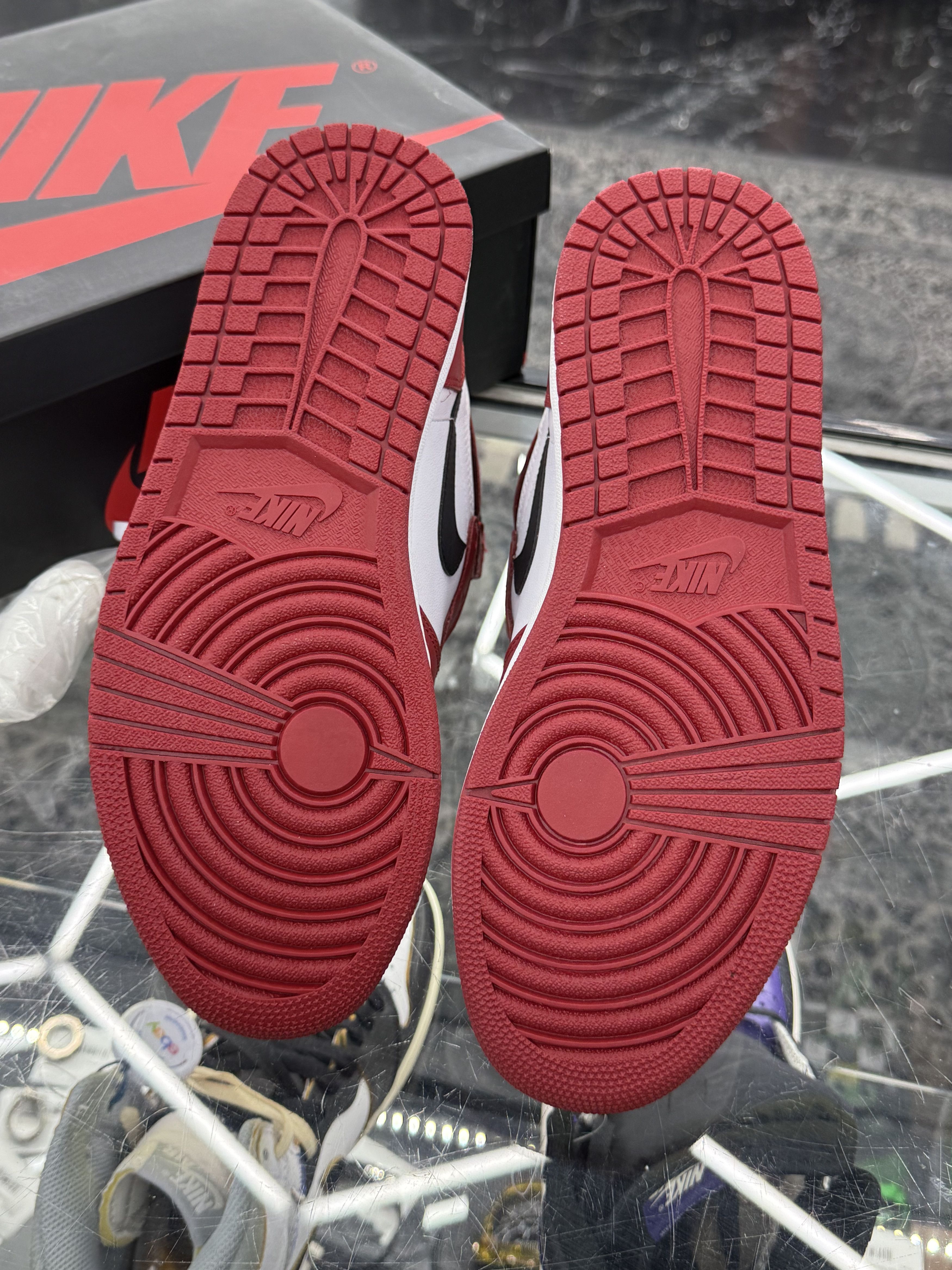 Jordan Brand 1 Retro High OG Chicago Size US 9.5 / EU 42-43 - 11 Thumbnail