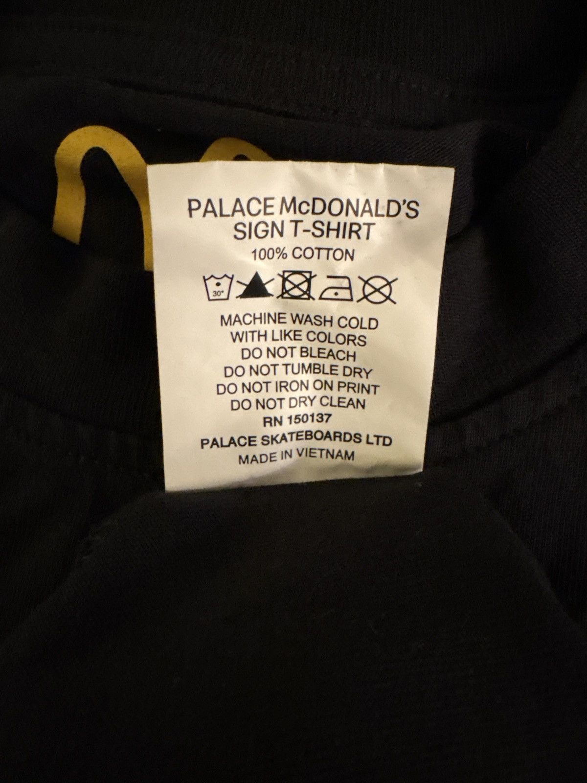 Palace Palace x McDonalds Collab - 2023 Limited Run - Size Large Size US L / EU 52-54 / 3 - 7 Thumbnail