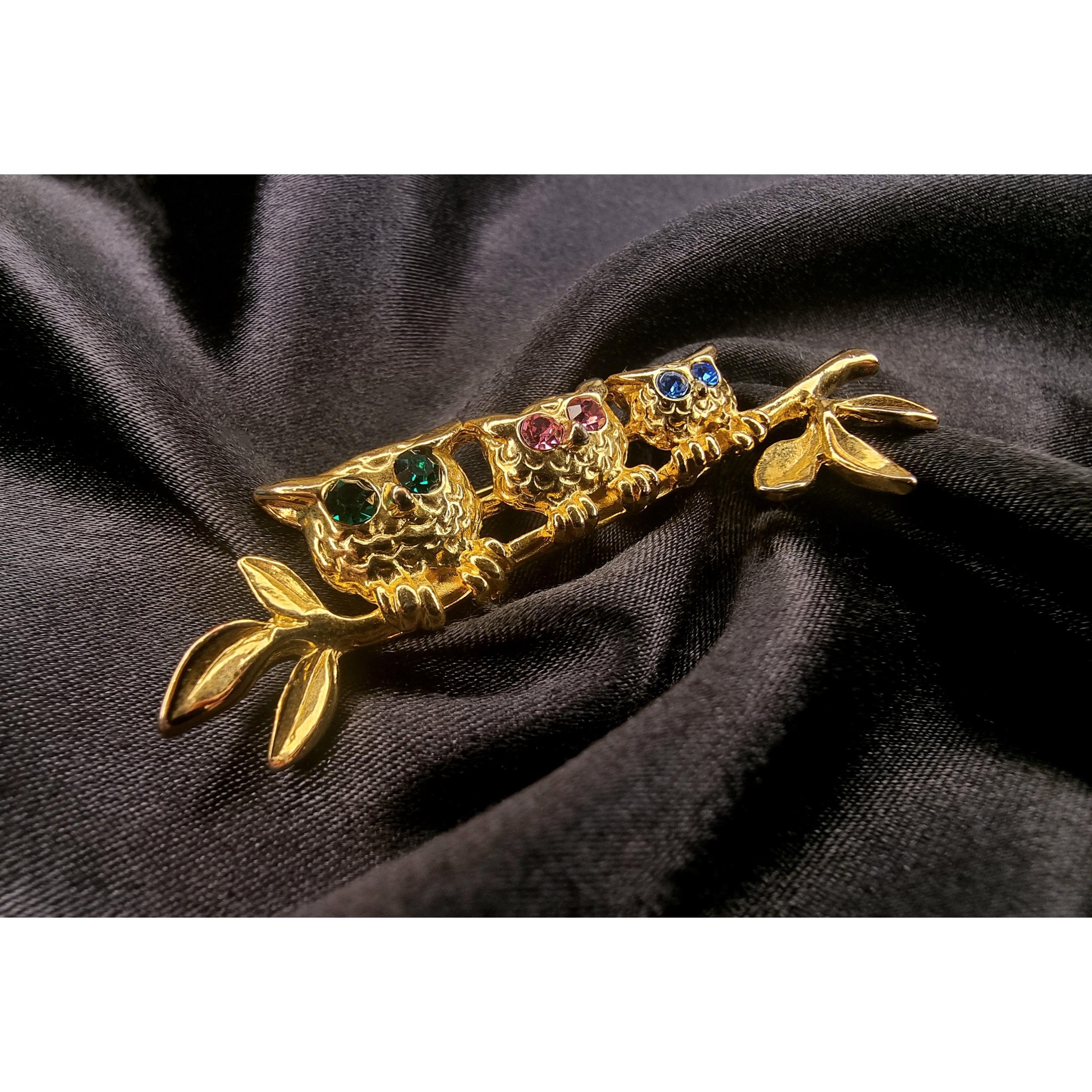 Vintage Vintage Three Owles Sitting on Branch Gold Tone Red Pink Blu Size ONE SIZE - 2 Thumbnail