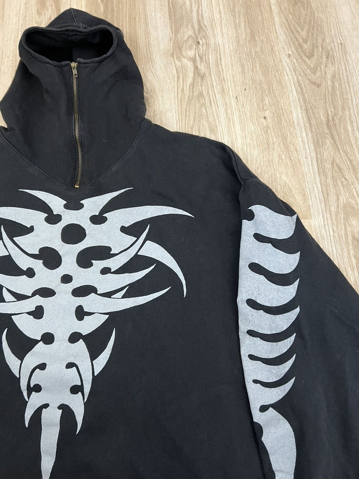 Other Black y2k graffiti masked tribal hoodie Size US M / EU 48-50 / 2 - 3 Thumbnail