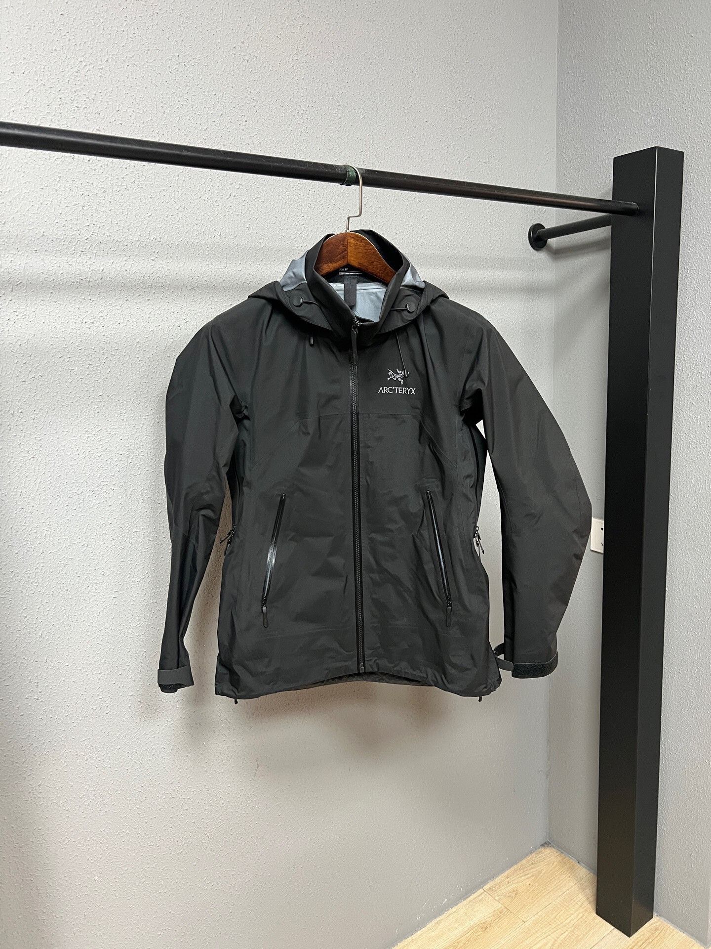 arcteryx beta lt black shell jacket