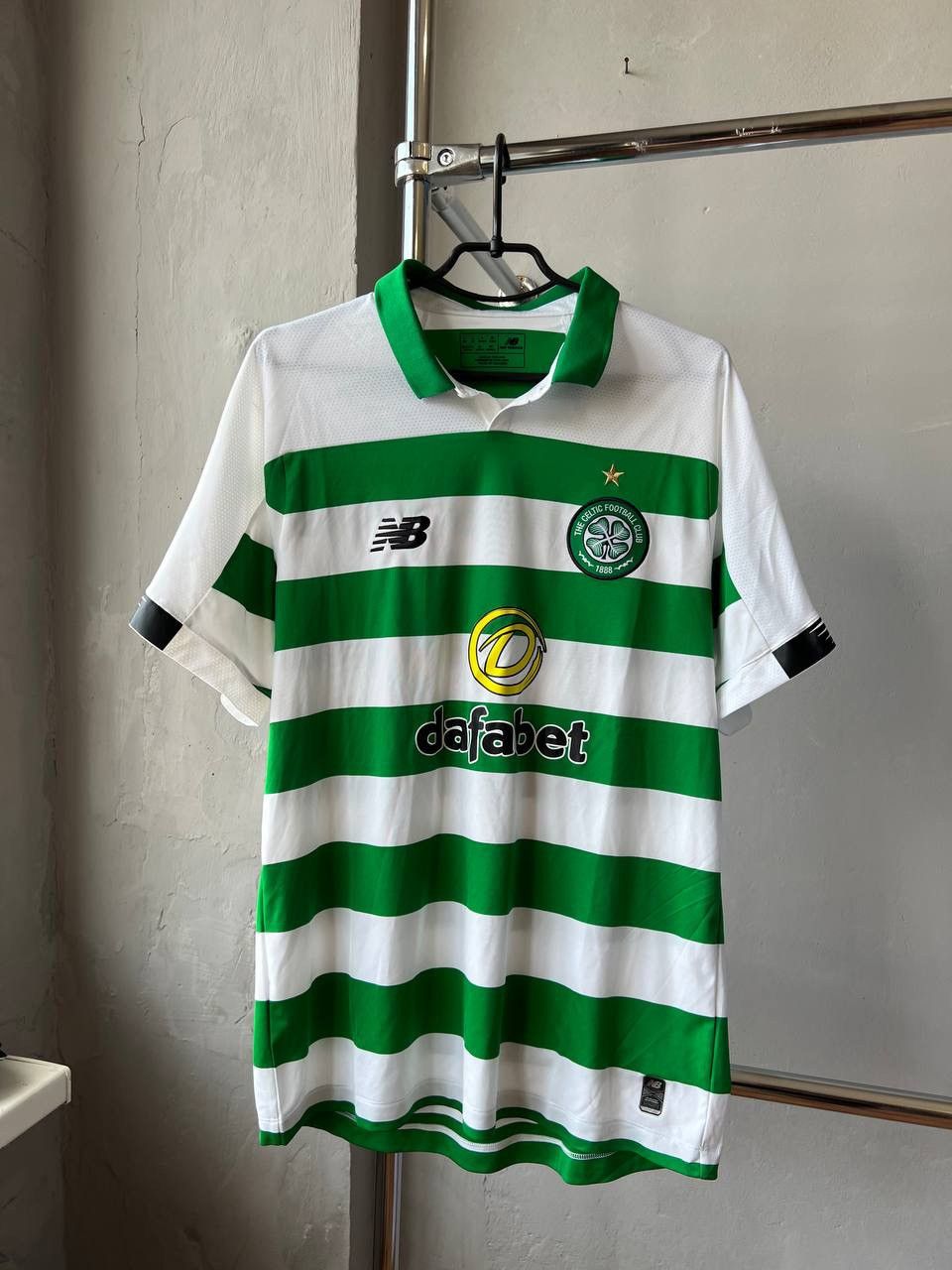 New Balance 2019/20 CELTIC FC HOME SOCCER JERSEY FOOTBALL SHIRT NB SZ L Size US L / EU 52-54 / 3 - 4 Thumbnail