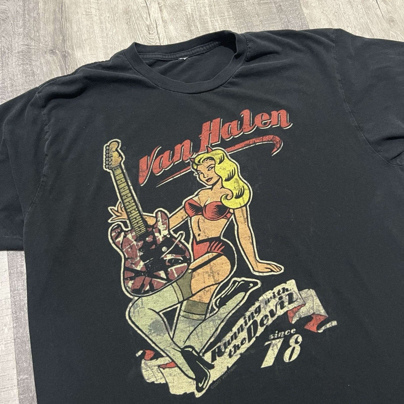 Anvil Van Halen Running With The Devil Pin Up Girl Concert T Shirt Size US M / EU 48-50 / 2 - 3 Thumbnail