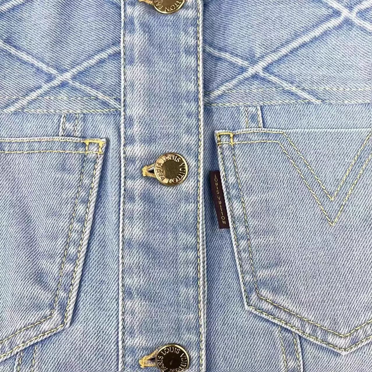 Louis Vuitton LV Washed Denim V Logo Gold Button Short Jacket Size XS / US 0-2 / IT 36-38 - 4 Thumbnail