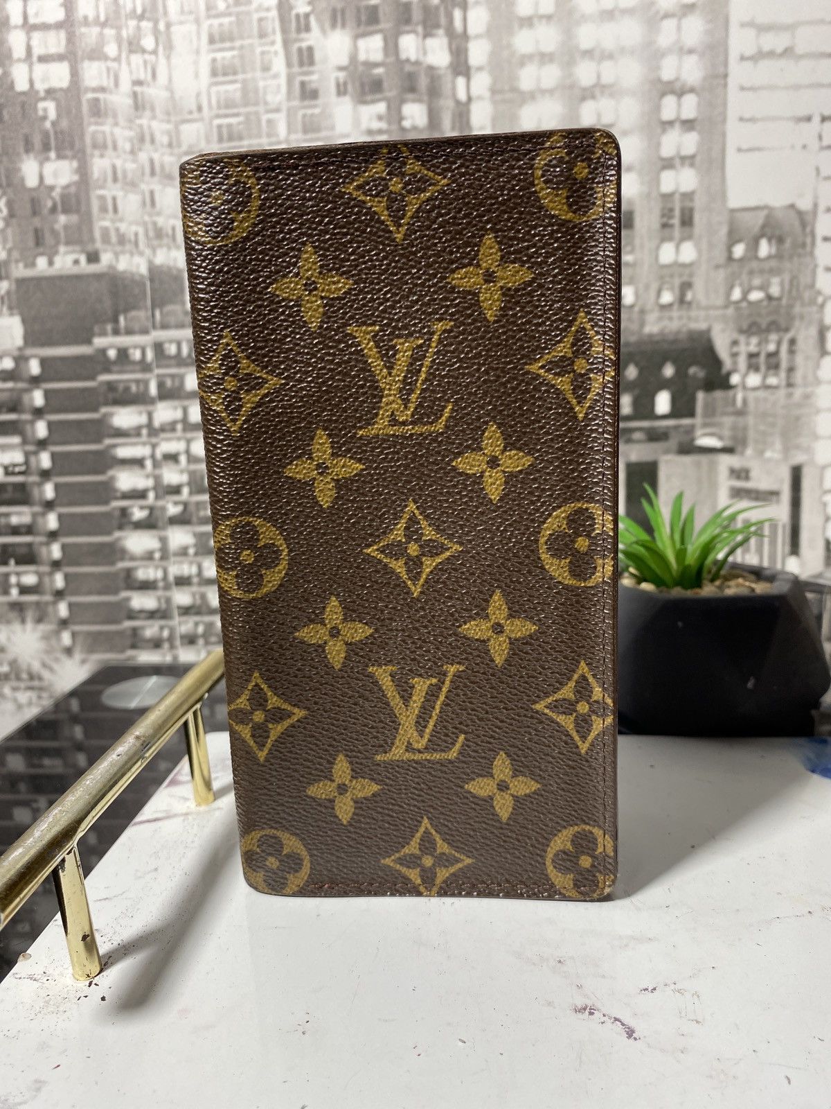 Louis Vuitton Authentic Louis Vuitton Checkbook Holder Size ONE SIZE - 1 Thumbnail