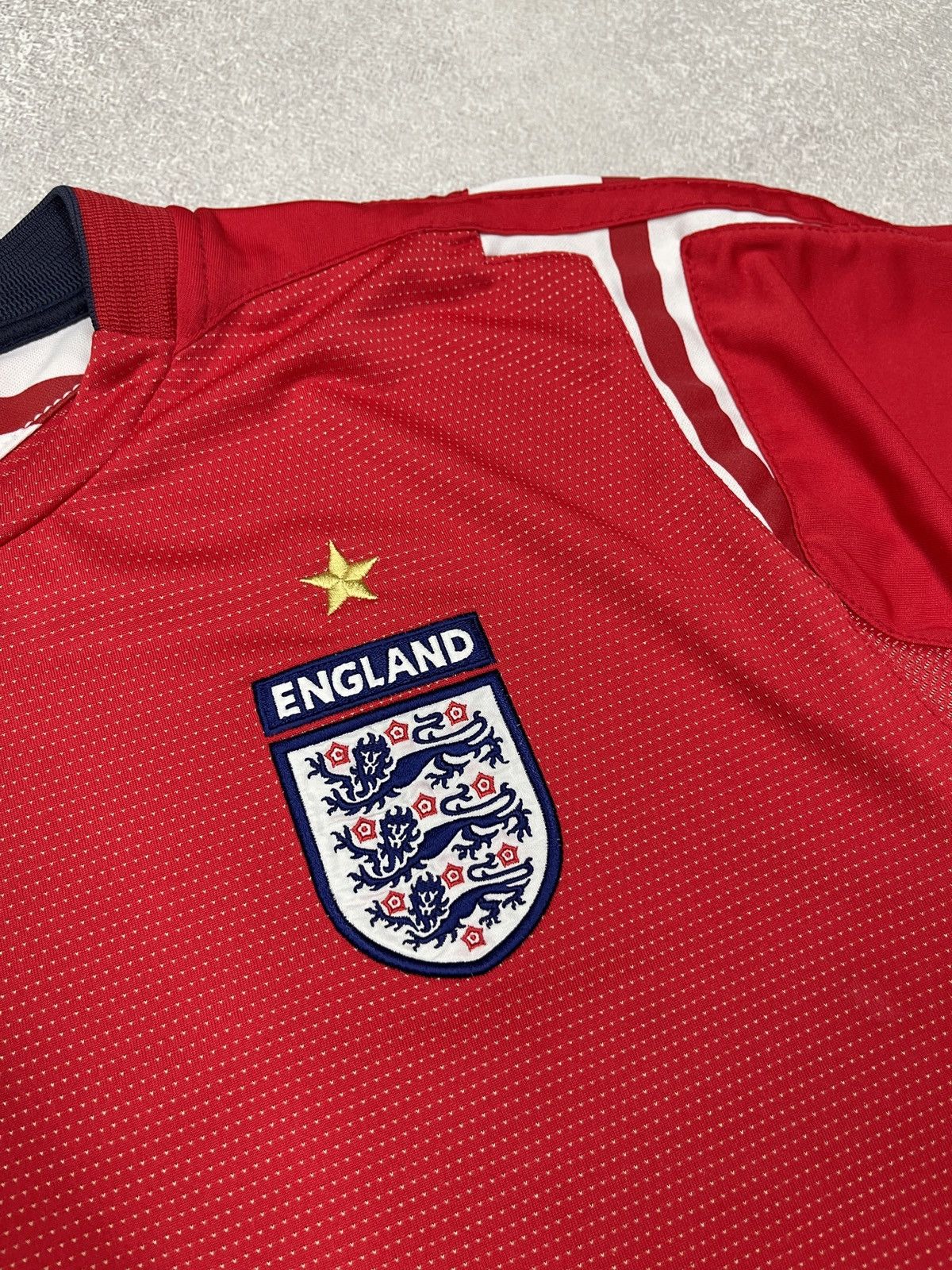 Umbro Vintage Umbro England 2004 Soccer Jersey Red Official Y2K Size US XL / EU 56 / 4 - 5 Thumbnail