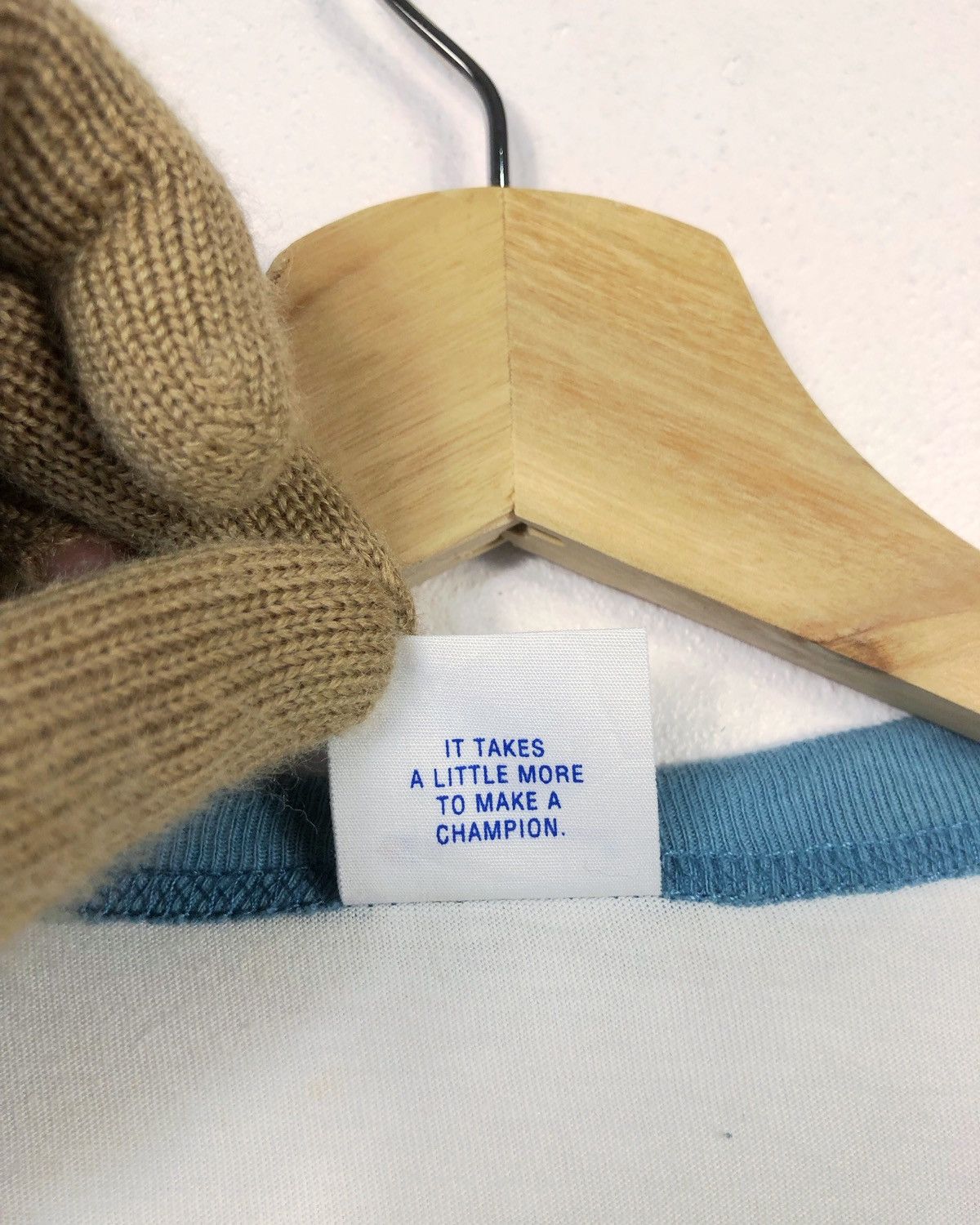 Champion Rare Champion Raglan Embroidered Logo LS Tee Size US XL / EU 56 / 4 - 9 Thumbnail