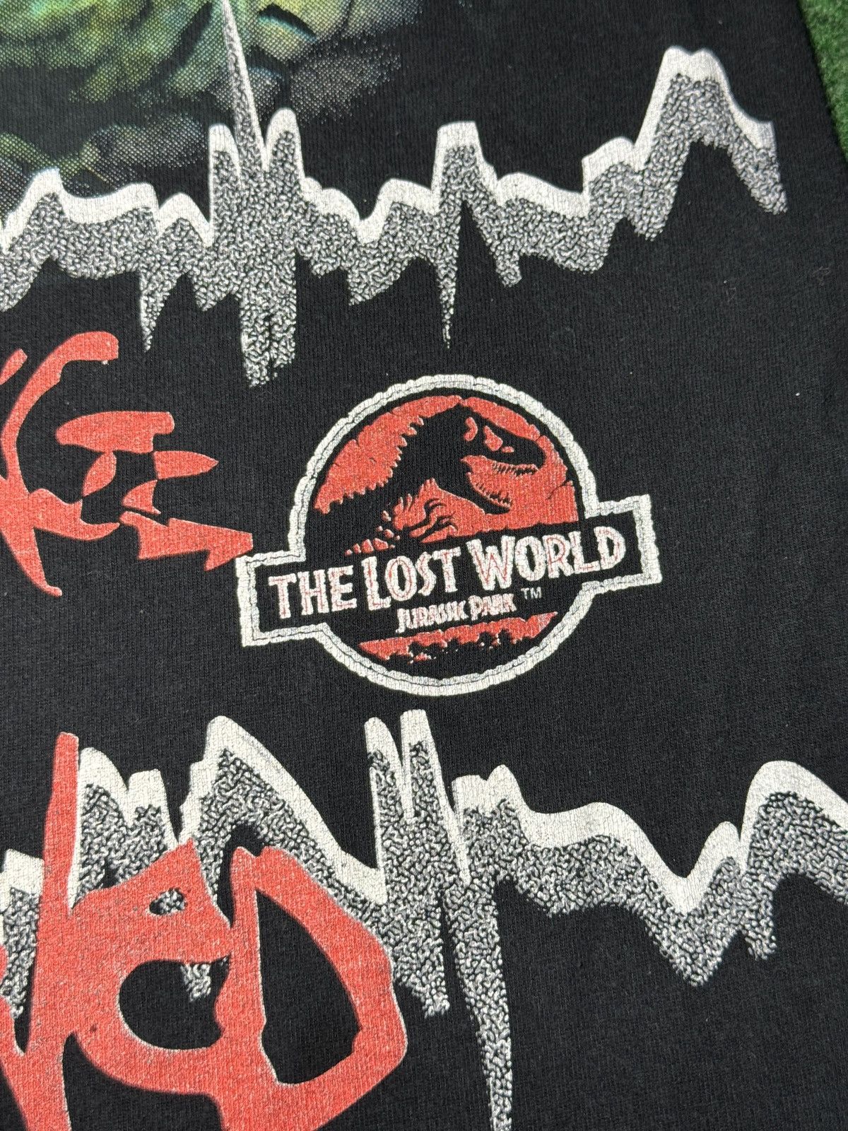 Vintage VTG Jurassic Park Lost World SOMETHING HAS SURVIVED T Shirt Size US XL / EU 56 / 4 - 4 Thumbnail