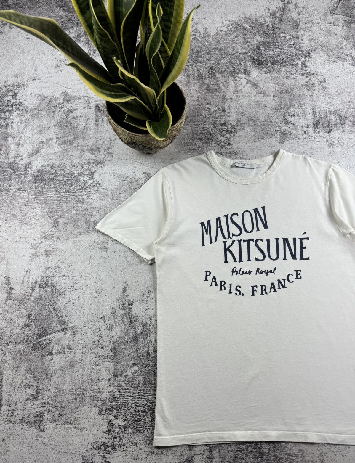 Maison Kitsune Maison Kitsune Paris Palais Royal Classic Graphic T Shirt Tee Size US S / EU 44-46 / 1 - 2 Thumbnail