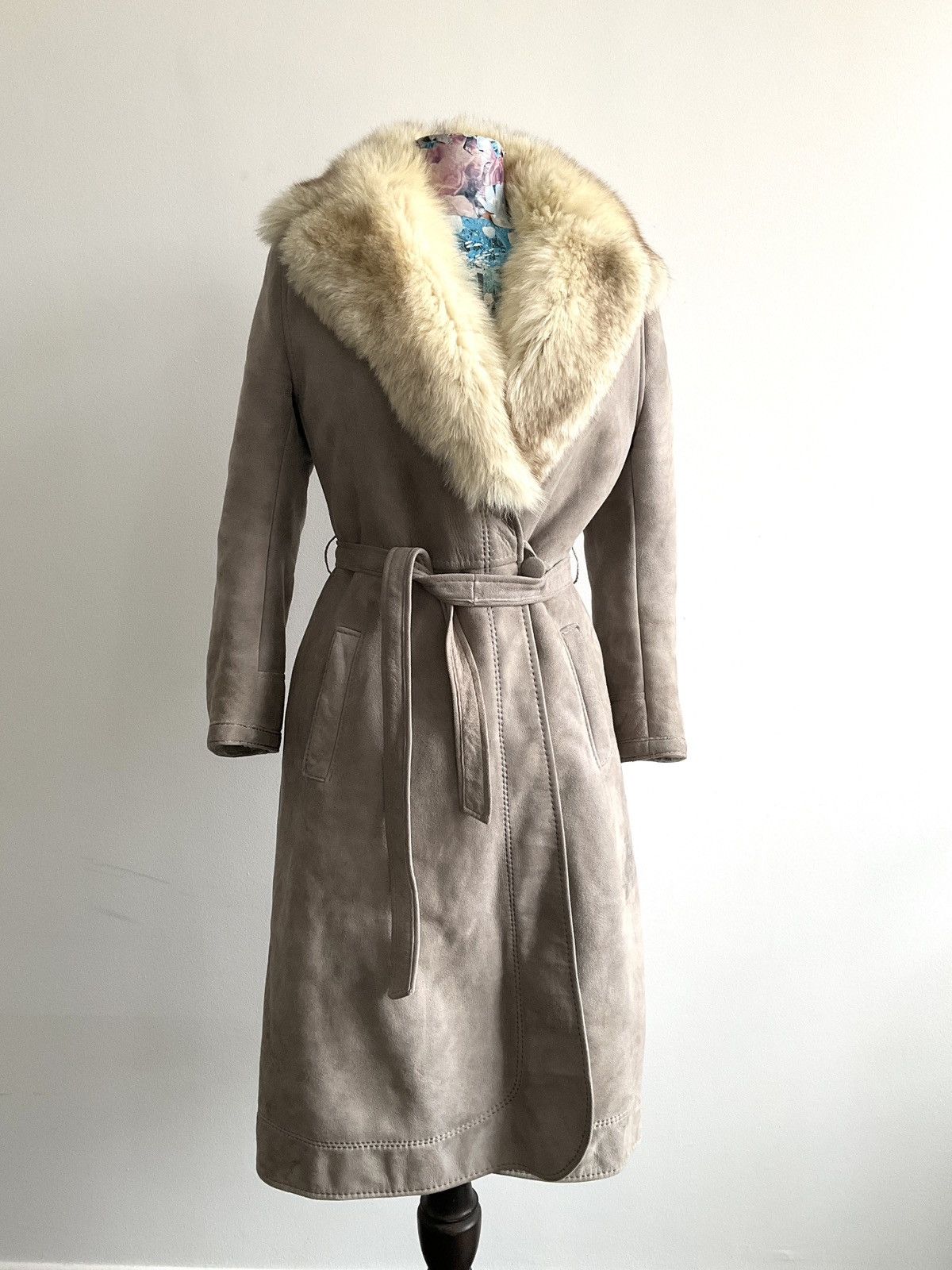 Vintage Vintage daim coat with grey lining and fur collar Size M / US 6-8 / IT 42-44 - 1 Thumbnail