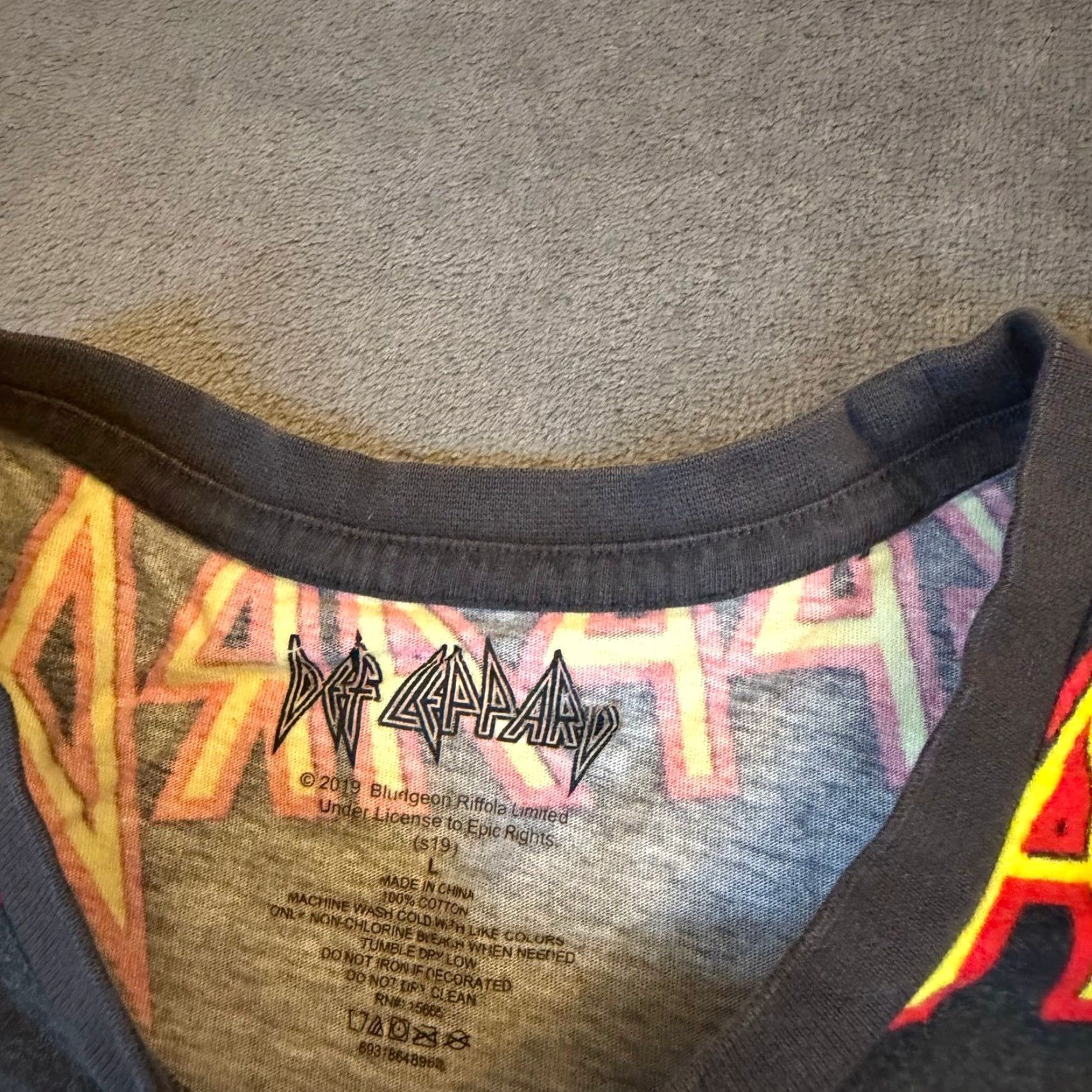 Gloverall Def Leppard All Over Print T-Shirt Mens Large Black Graphic Rock Band Tee Size US L / EU 52-54 / 3 - 3 Thumbnail