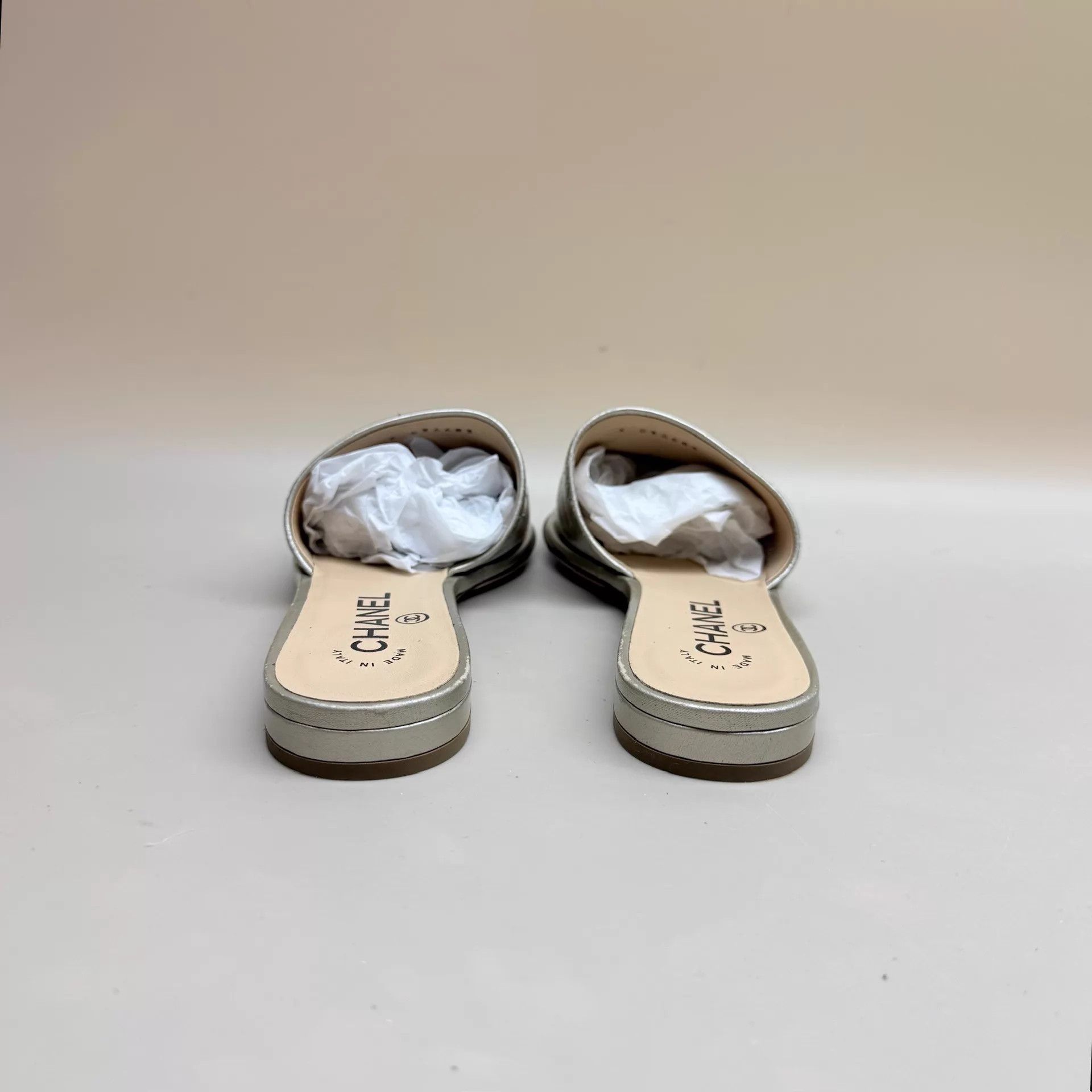 Chanel CHANEL Gold Embroidered CC Slippers 36 (99 New) Size US 5.5 / IT 35.5 - 3 Thumbnail