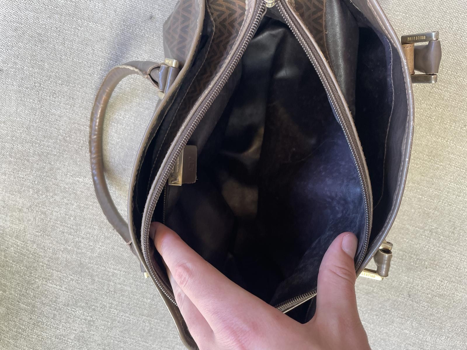 Mario Valentino Mario Valentino Hand Carry Shoulder Bag FREE SHIPPING!! Size ONE SIZE - 5 Thumbnail