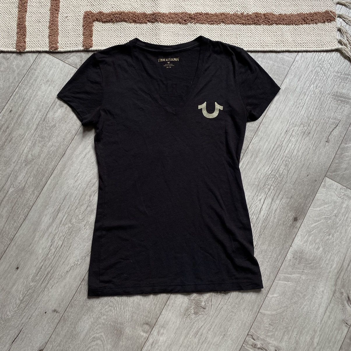 True Religion TRUE RELIGION VINT SLIM V NECK BIG LOGO T SHIRT Size XS / US 0-2 / IT 36-38 - 2 Thumbnail