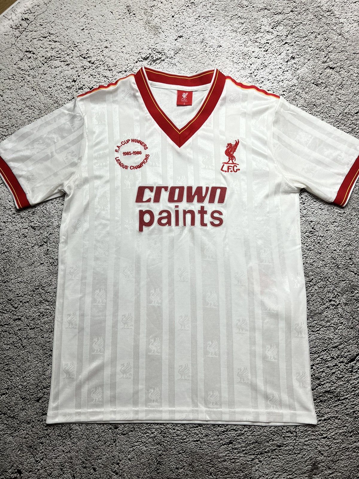 Other 1985-1986 Liverpool official merchandise FA Cup jersey Size US S / EU 44-46 / 1 - 2 Thumbnail