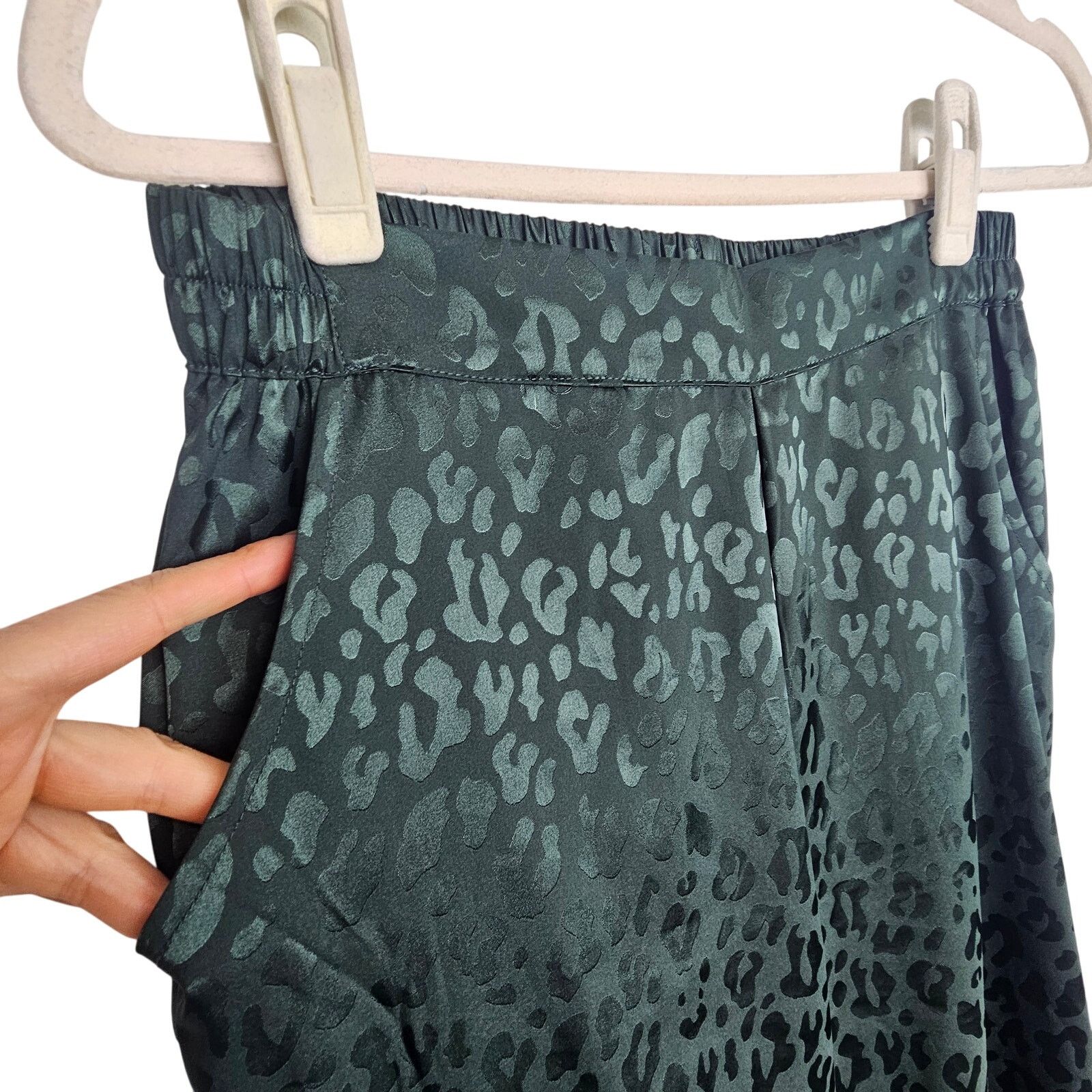 Other World Market Pajamas S/M Green Satin Leopard Sleepwear Size 27" / US 4 / IT 40 - 11 Thumbnail