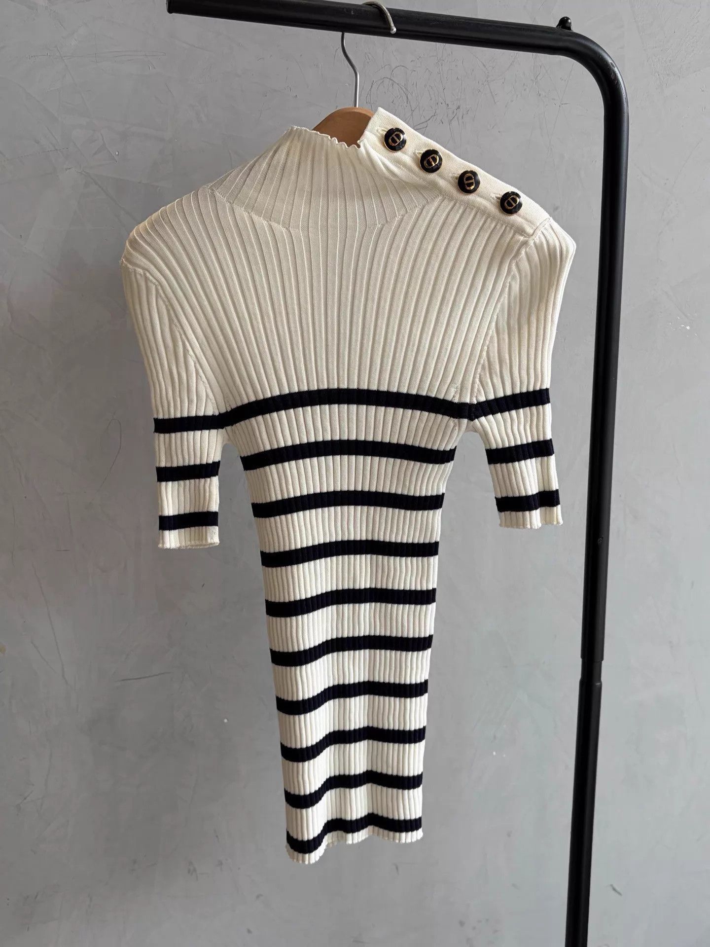 Dior Dior Ivory CD Logo Knit Short Sleeve Tee 36 NWOT Size XS / US 0-2 / IT 36-38 - 1 Thumbnail