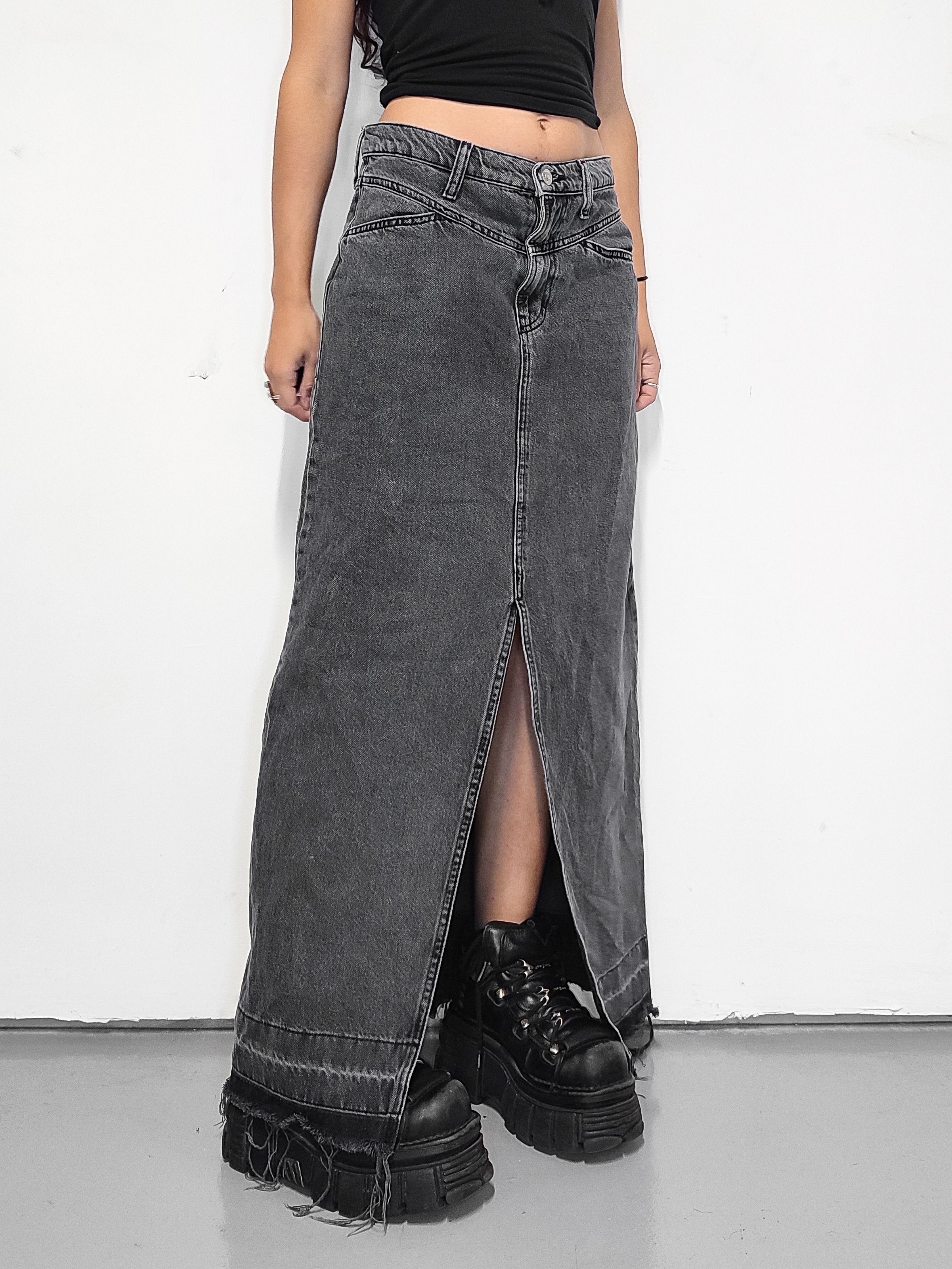 Vintage Vintage Y2k Acid Wash Grey Long Denim Frayed Skirt Size 27" / US 4 / IT 40 - 2 Thumbnail