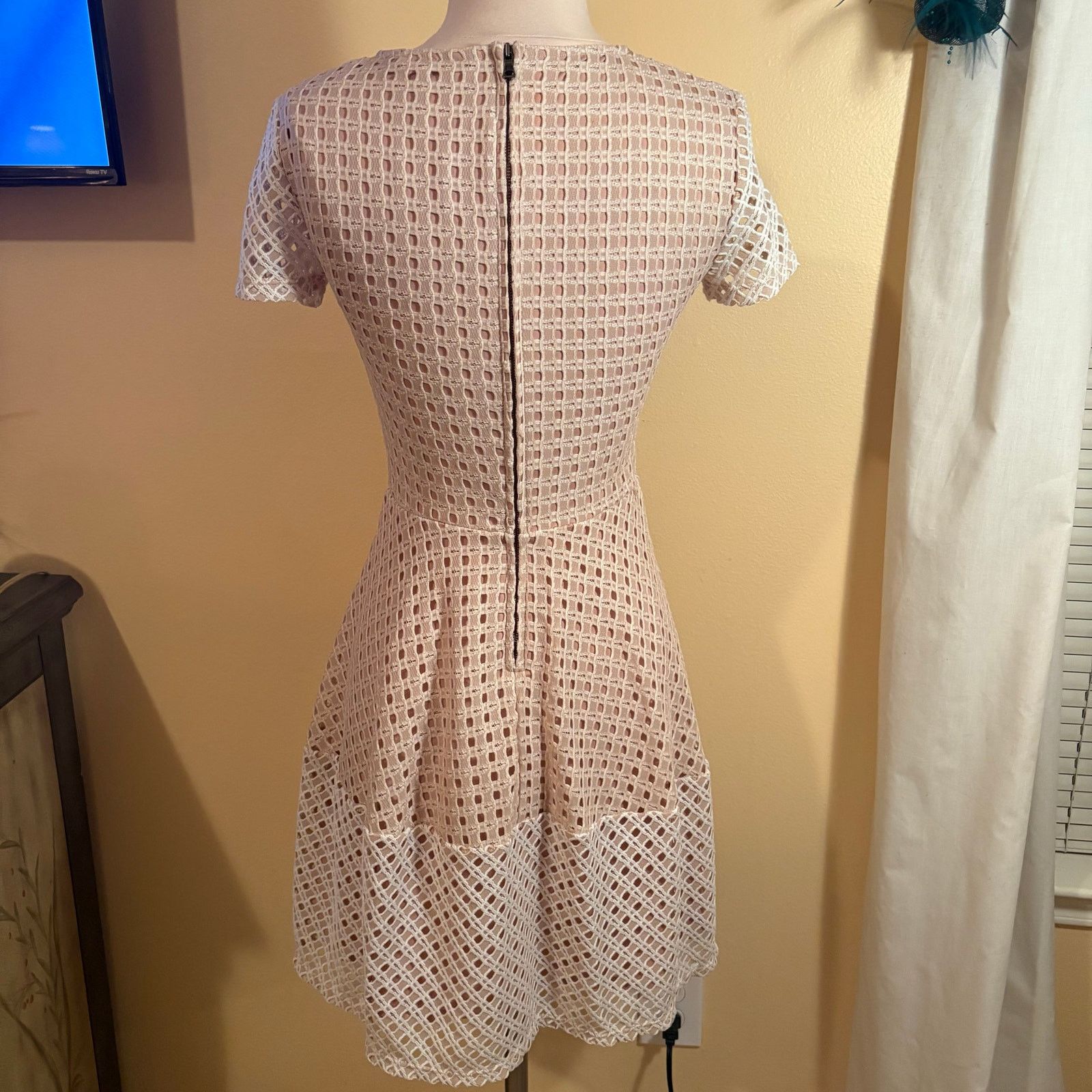 Bcbgmaxazria BCBG Max Azria Women’s XS White Eyelet Dress Fit & Flare Size XS / US 0-2 / IT 36-38 - 2 Thumbnail