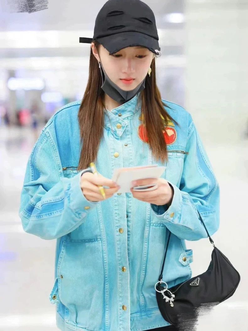 Gucci Gucci Size 38 Cherry embroidered mint blue denim jacket 250 Size US XS / EU 42 / 0 - 8 Thumbnail