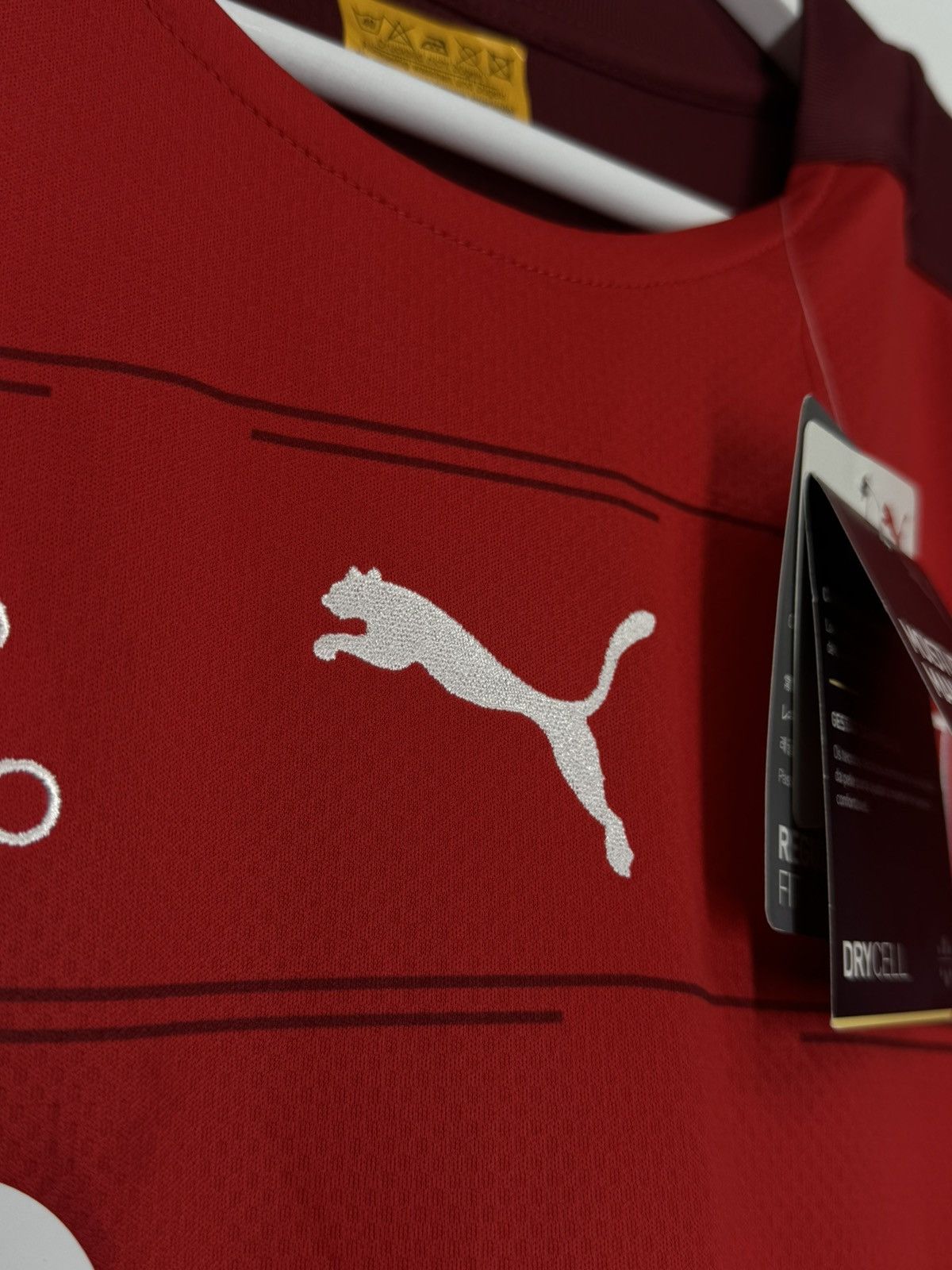 Puma #19 Itten Switzerland 2020/21 Home Puma Football Shirt Size US L / EU 52-54 / 3 - 9 Thumbnail