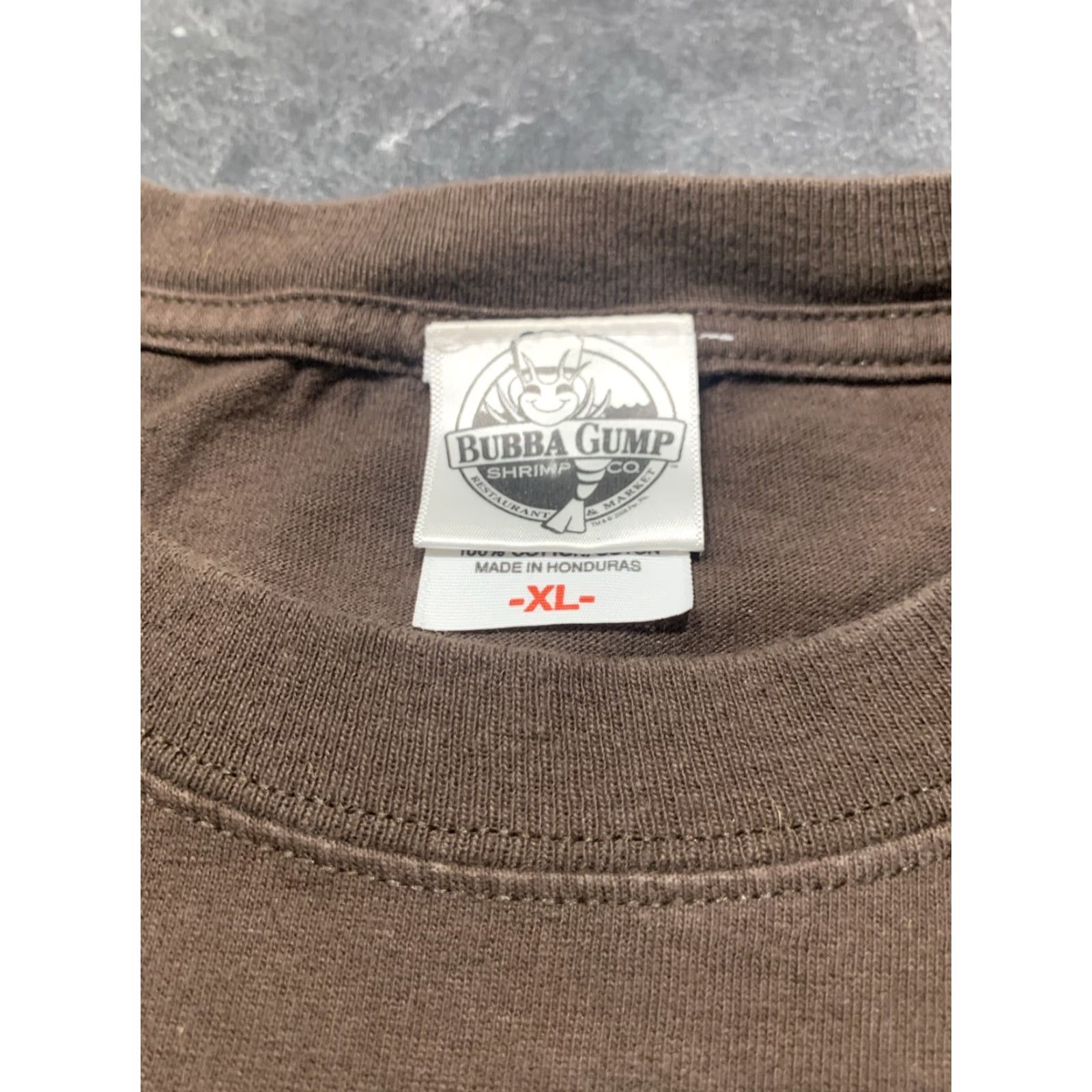 CO VINTAGE Bubba Gump Shrimp Co Men T-Shirt XL Brown Short Sleeve Crew Neck Logo 90s Movie Nautical Size US XL / EU 56 / 4 - 7 Thumbnail