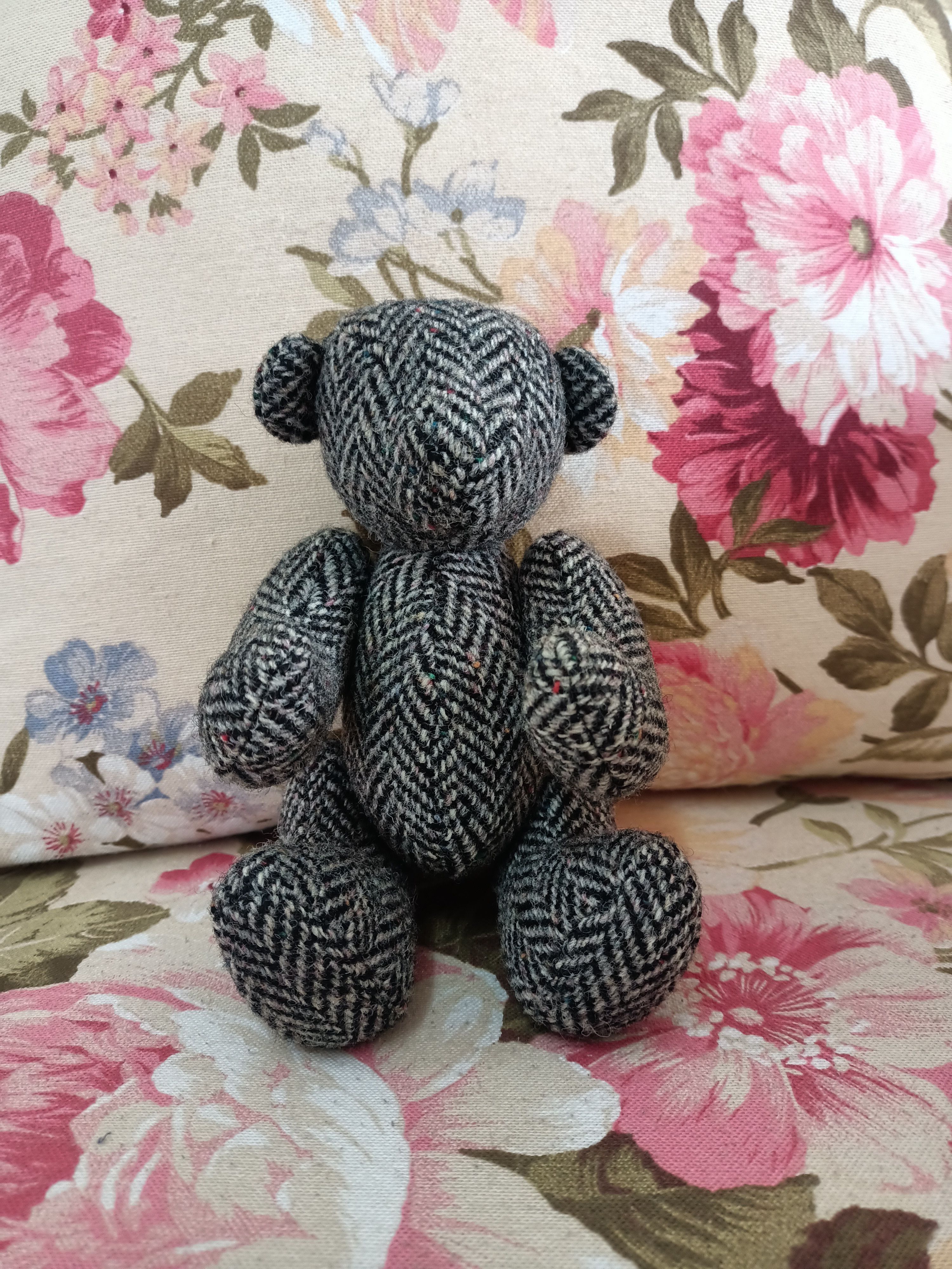 Harris Tweed Harris Tweed wool toy hand woven in the outer hebrides Size ONE SIZE - 1 Thumbnail