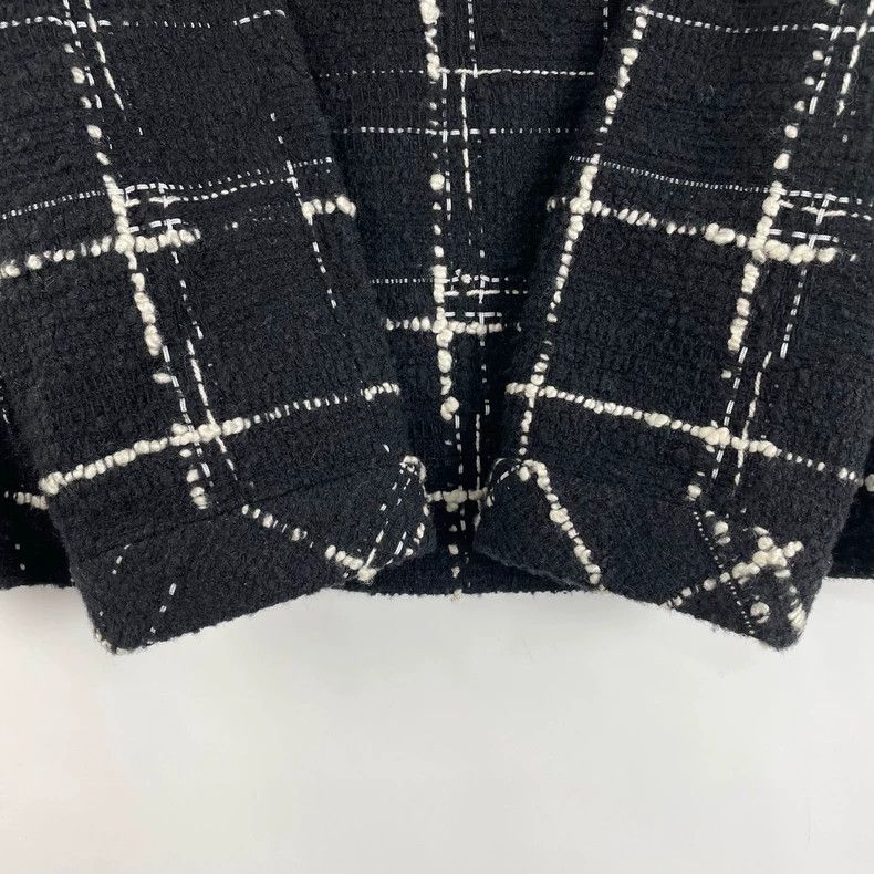 Chanel Chanel Black and white plaid shoulder button tweed jacket Size XXS / US 00 / IT 34 - 4 Thumbnail