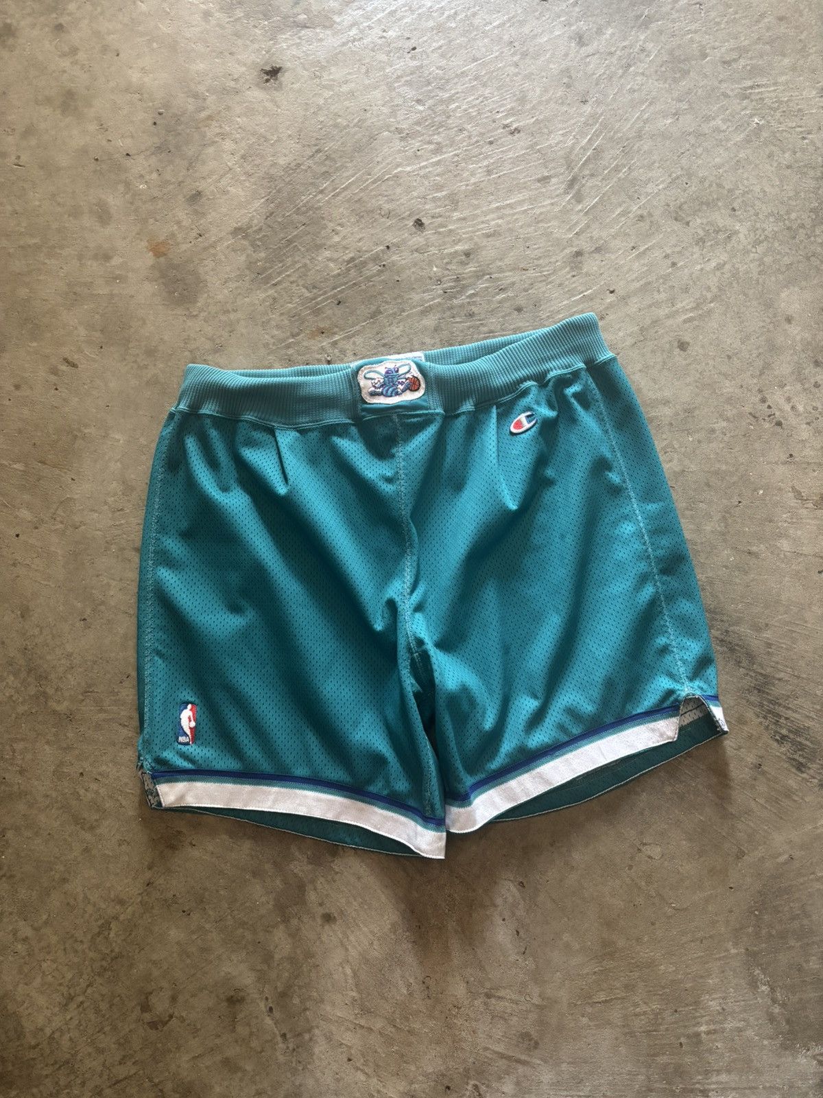 NBA vintage champion hornets basketball shorts Size US 36 / EU 52 - 2 Thumbnail