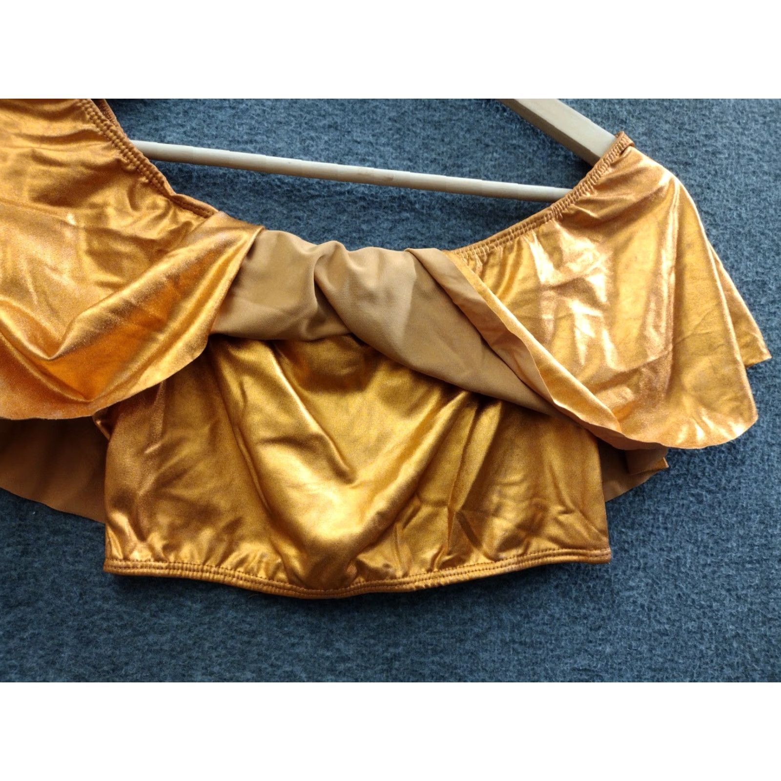 Vintage Codigo Gold Strappy 2 Piece Bathing Suit Bandeau Off Shoulder Ruffles Cheeky S Gold Womens Bikini Set Size S Size S / US 4 / IT 40 - 4 Thumbnail