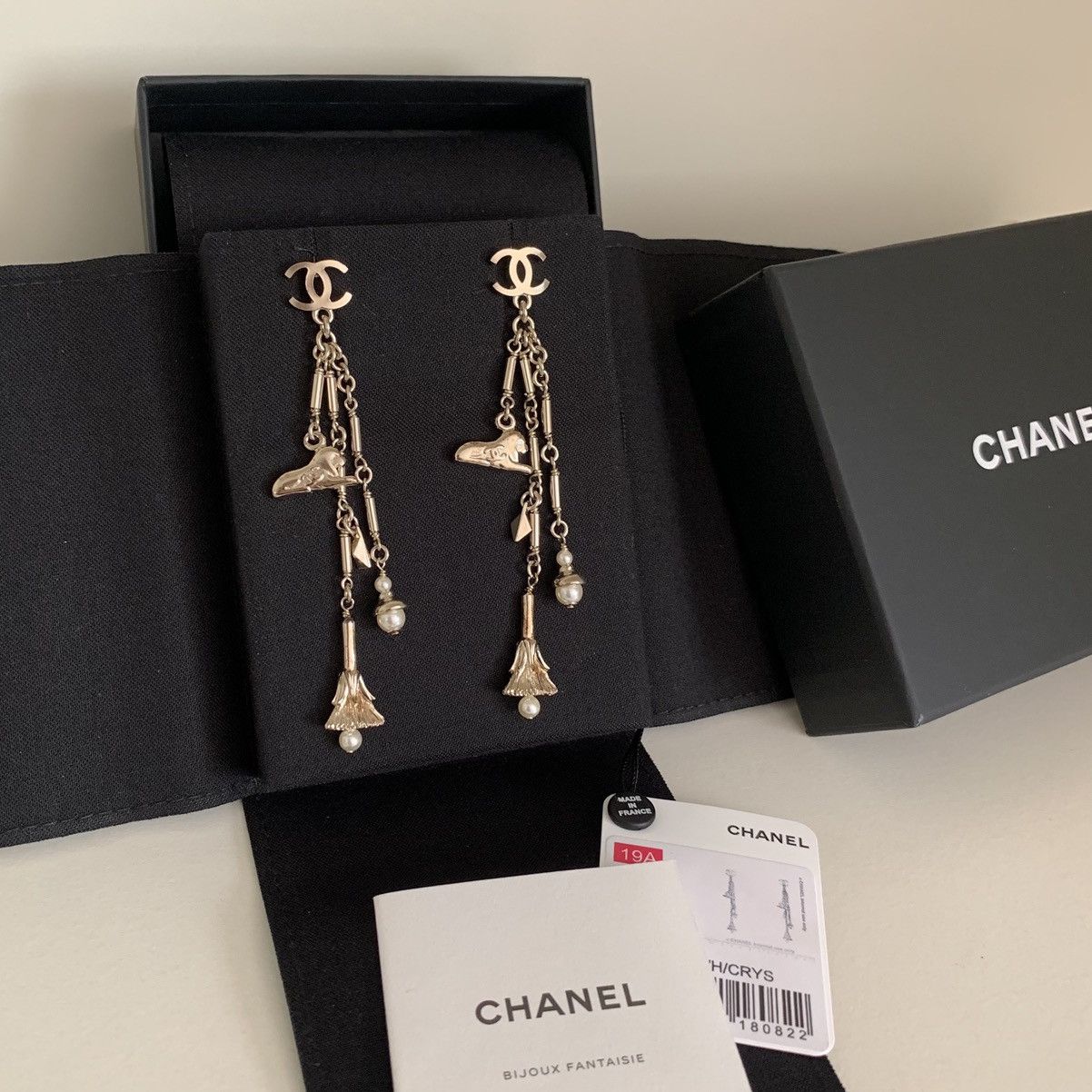 Chanel Chanel gold king dangly Pearl charm earrings Size ONE SIZE - 2 Thumbnail