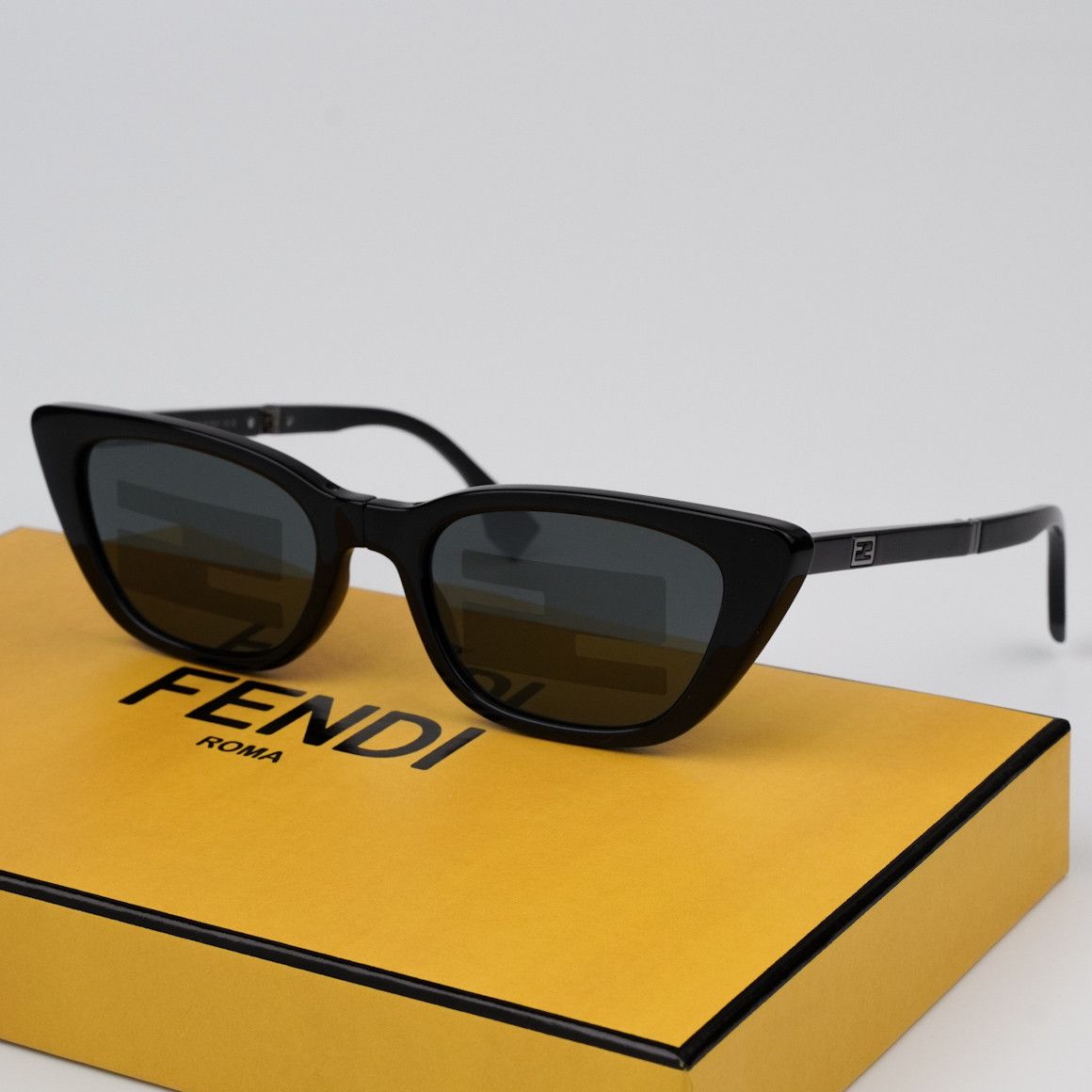 Fendi NEW Fendi FE40089I 01C FOLDING Women Cat Eye  display picture 2