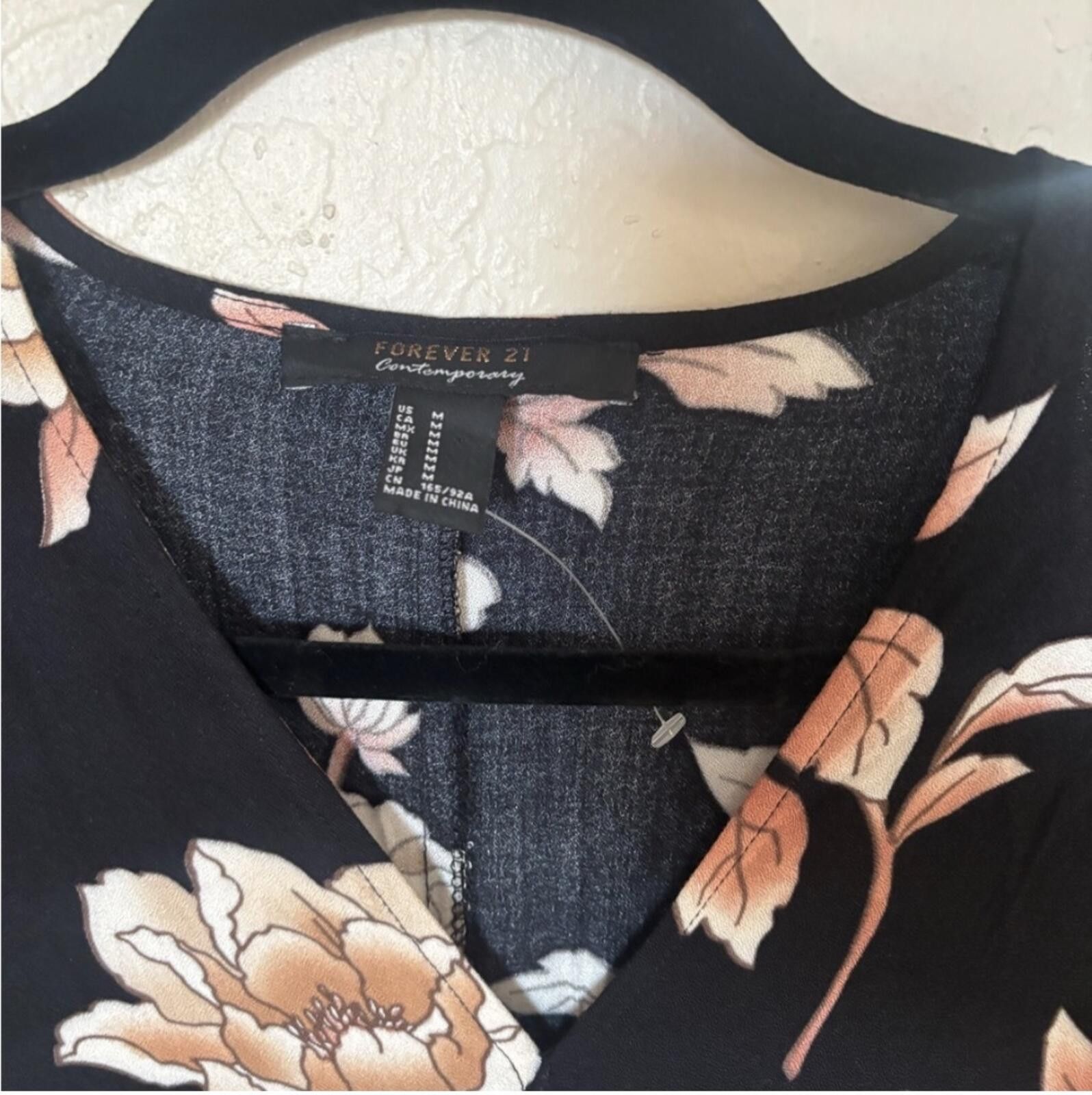 Forever 21 Forever 21 Floral Dress Size M / US 6-8 / IT 42-44 - 2 Thumbnail