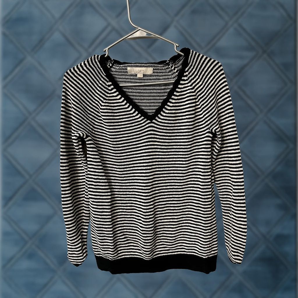 Loft LOFT Womens Sweater XS Black Striped Knit V Neck Pullover Classic Casual Cardigan? Size XS / US 0-2 / IT 36-38 - 1 Thumbnail