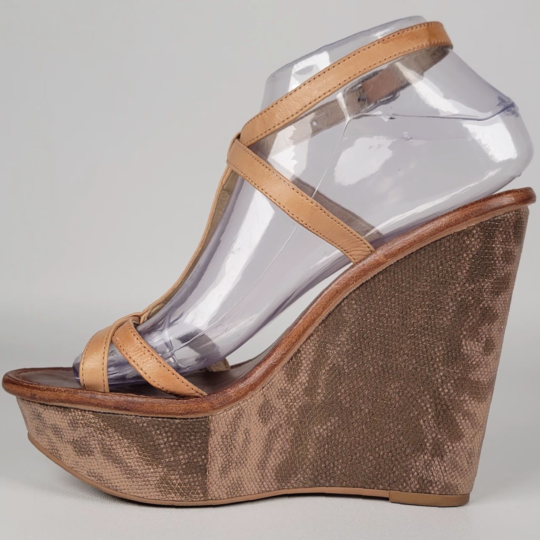Elizabeth and James Elizabeth and James Hazel Snake Embossed T-Strap Wedge Sandals US 8 B Natural Platforms & Wedges Women's Leather Buckle Snake 90s? Size US 8 / IT 38 - 4 Thumbnail