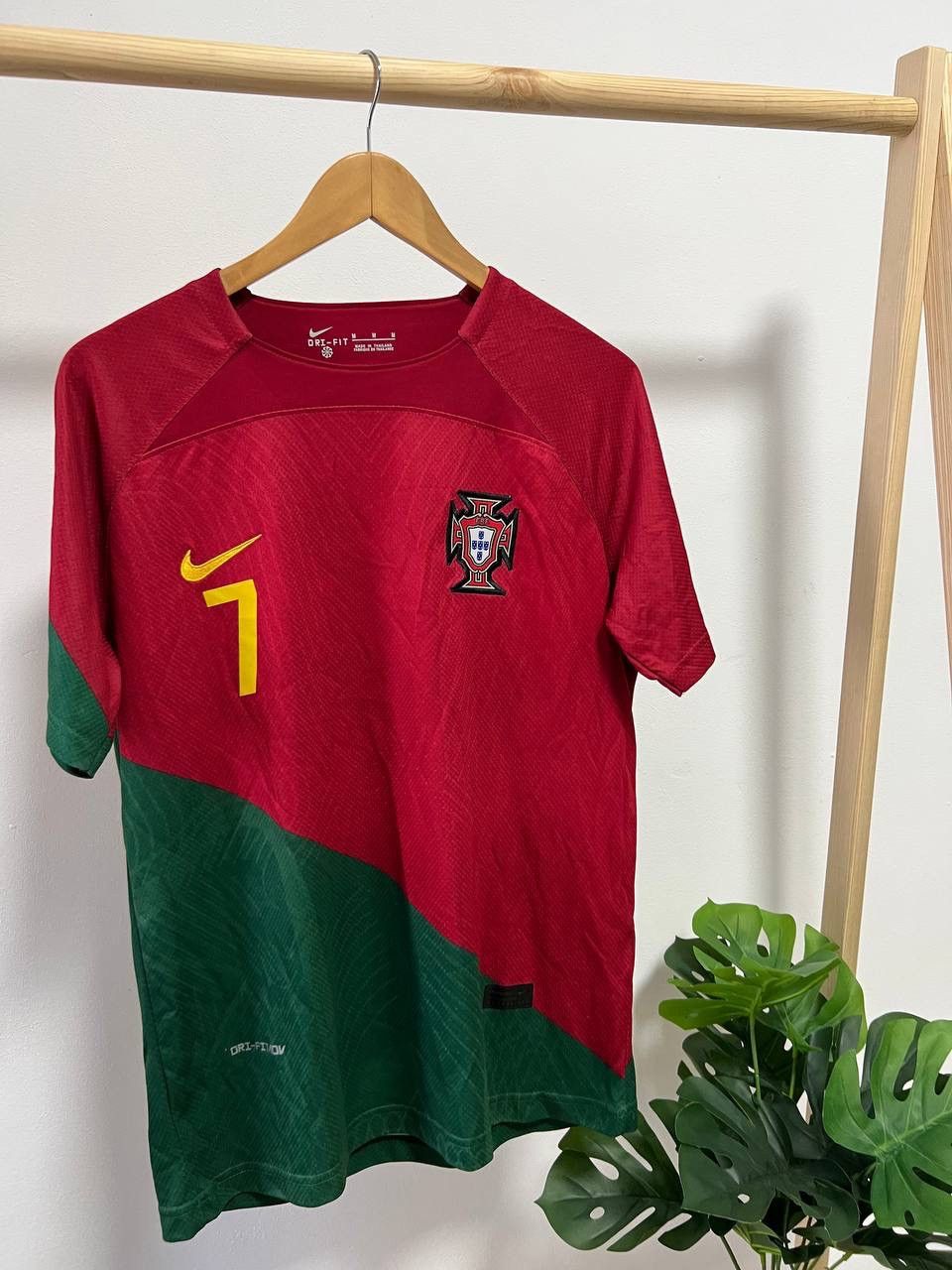 Nike NIKE PORTUGAL #7 RONALDO AWAY SOCCER JERSEY SZ M Size US M / EU 48-50 / 2 - 6 Thumbnail