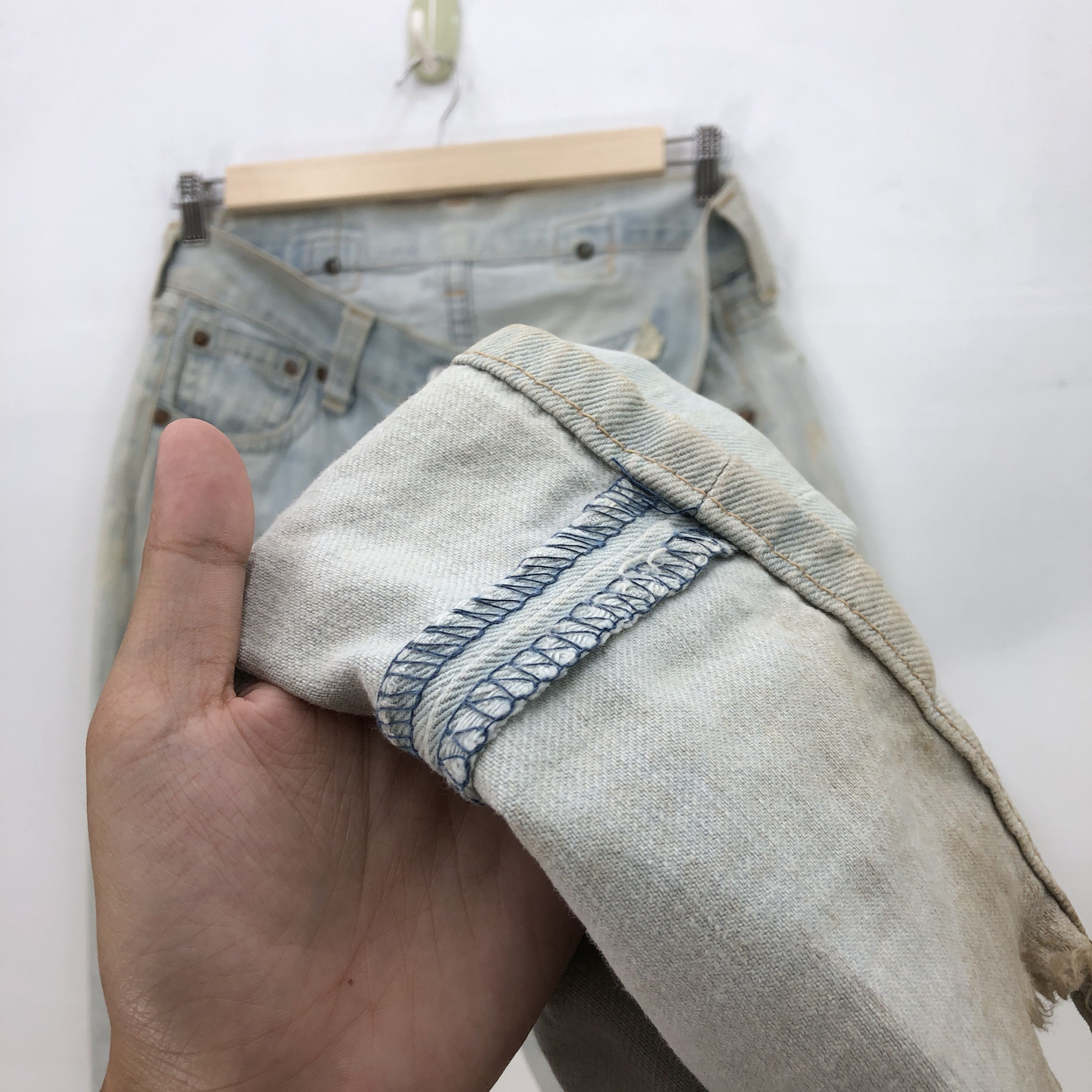Levi's 90s Levis 902 Distressed Jeans Light Wash Buckle Back Denim Size US 32 / EU 48 - 8 Thumbnail