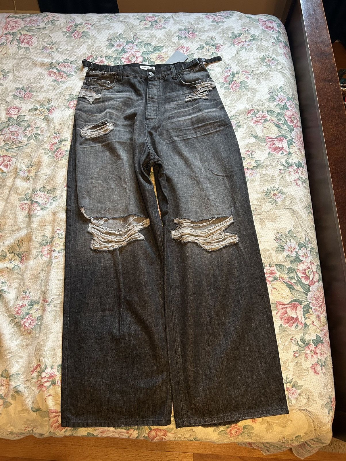 Balenciaga Balenciaga SS22 Destroyed Denim Size US 32 / EU 48 - 1 Thumbnail