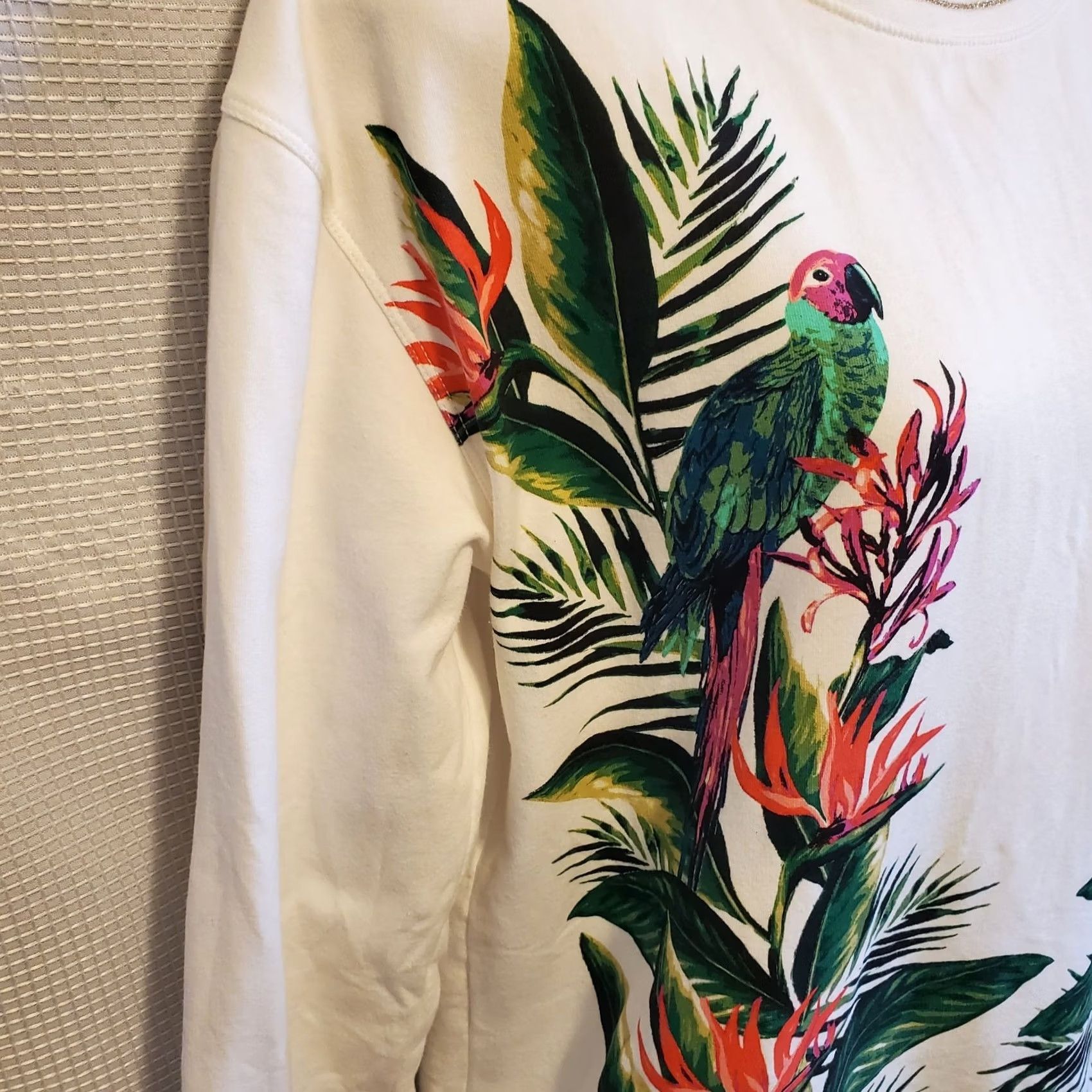 Tommy Bahama Tommy Bahama Sweatshirt Ladies M White Parrot Graphic Tropical Gold Trim Crew Neck Pullover Activewear Casual Glitter Size M / US 6-8 / IT 42-44 - 3 Thumbnail