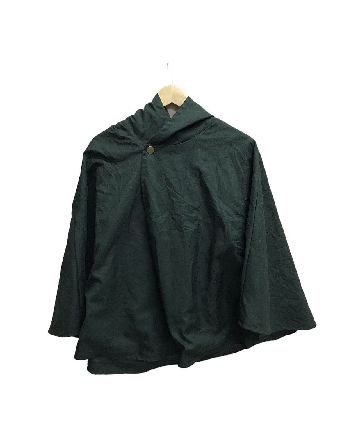 Japanese Brand VINTAGE Y2K ATTACK ON TITAN CLOAK HOODIE Size US M / EU 48-50 / 2 - 2 Thumbnail