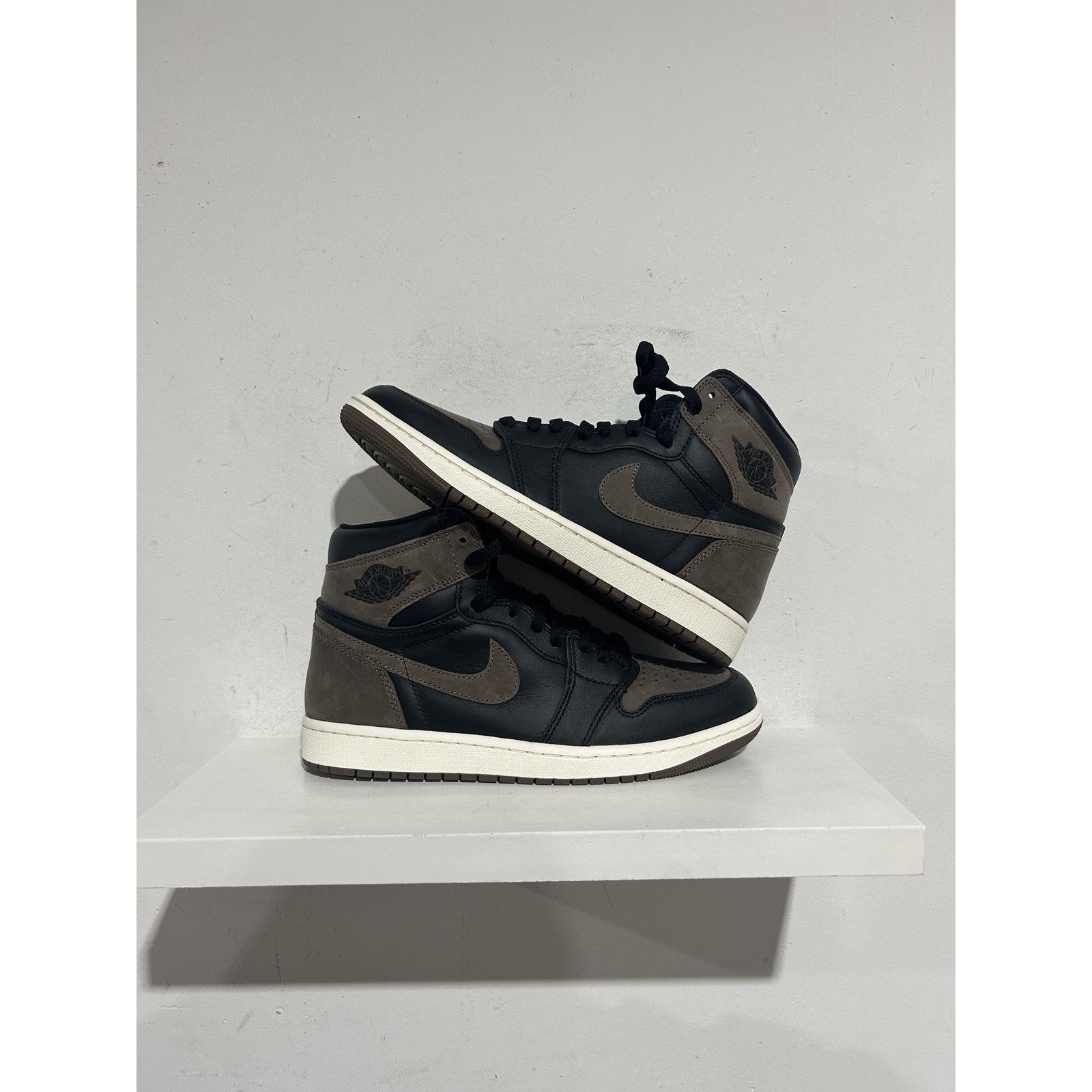 Nike JORDAN 1 RETRO HIGH OG PALOMINO SIZE 9 NEW Size US 9 / EU 42 - 1 Thumbnail