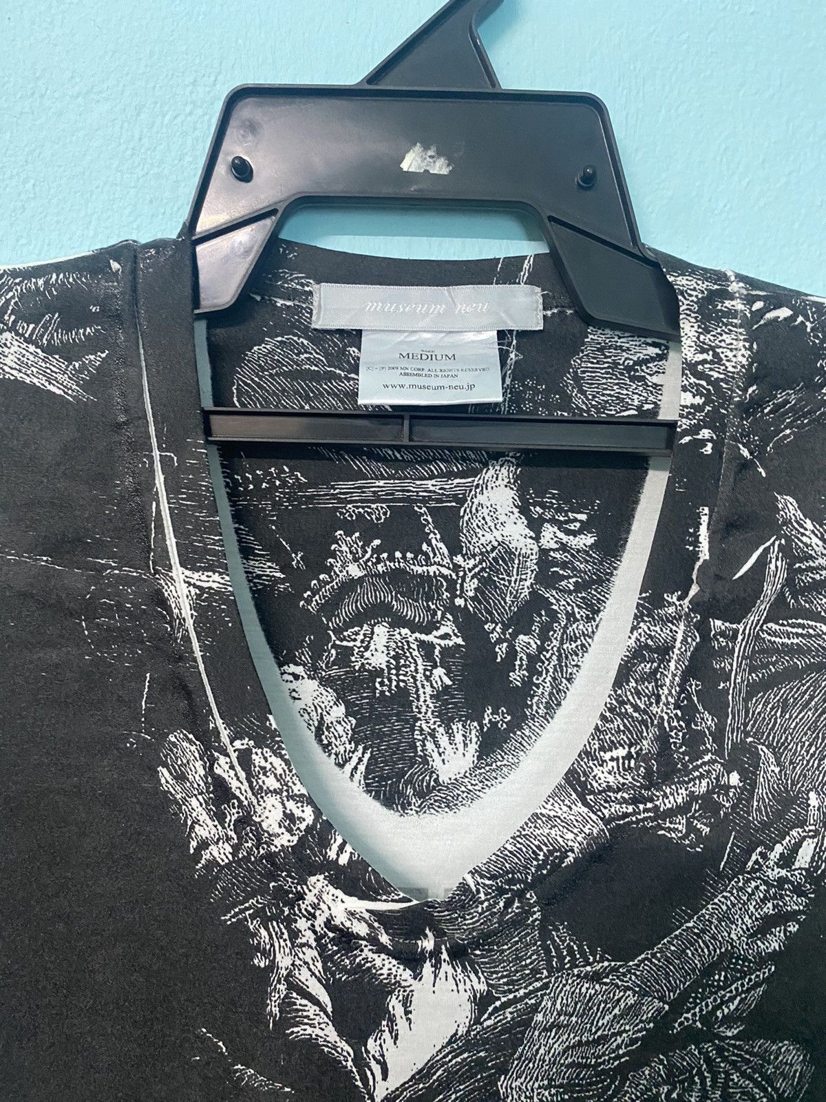 Japanese Brand 💥VERY RARE💥MUSEUM NEU❌JIMI HENDRIX❌KLAUS VOORMANN V-NECK TEE Size US M / EU 48-50 / 2 - 6 Thumbnail