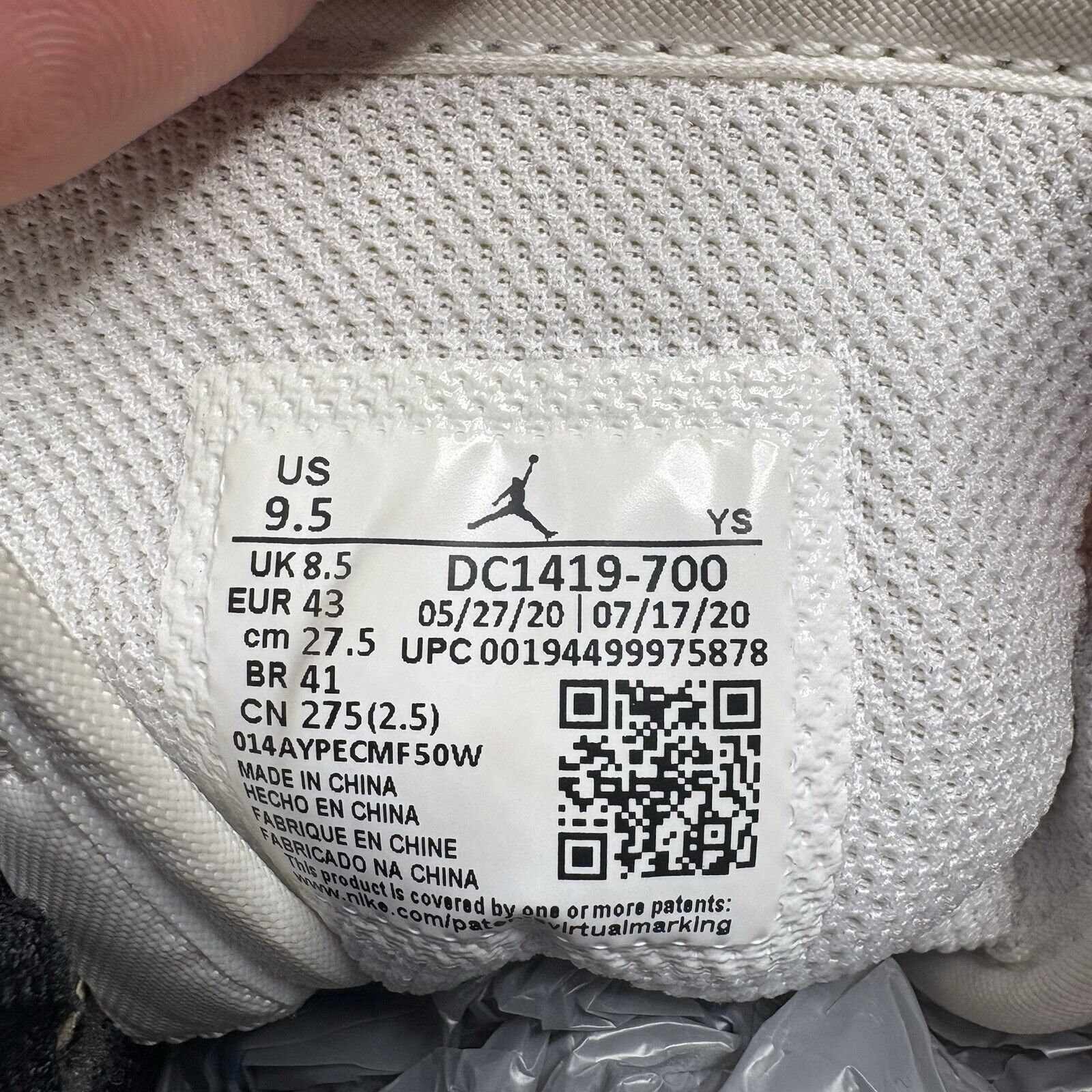 Nike Size 9.5 - Jordan 1 Mid SE Metallic Gold 2020 Size US 9.5 / EU 42-43 - 6 Thumbnail