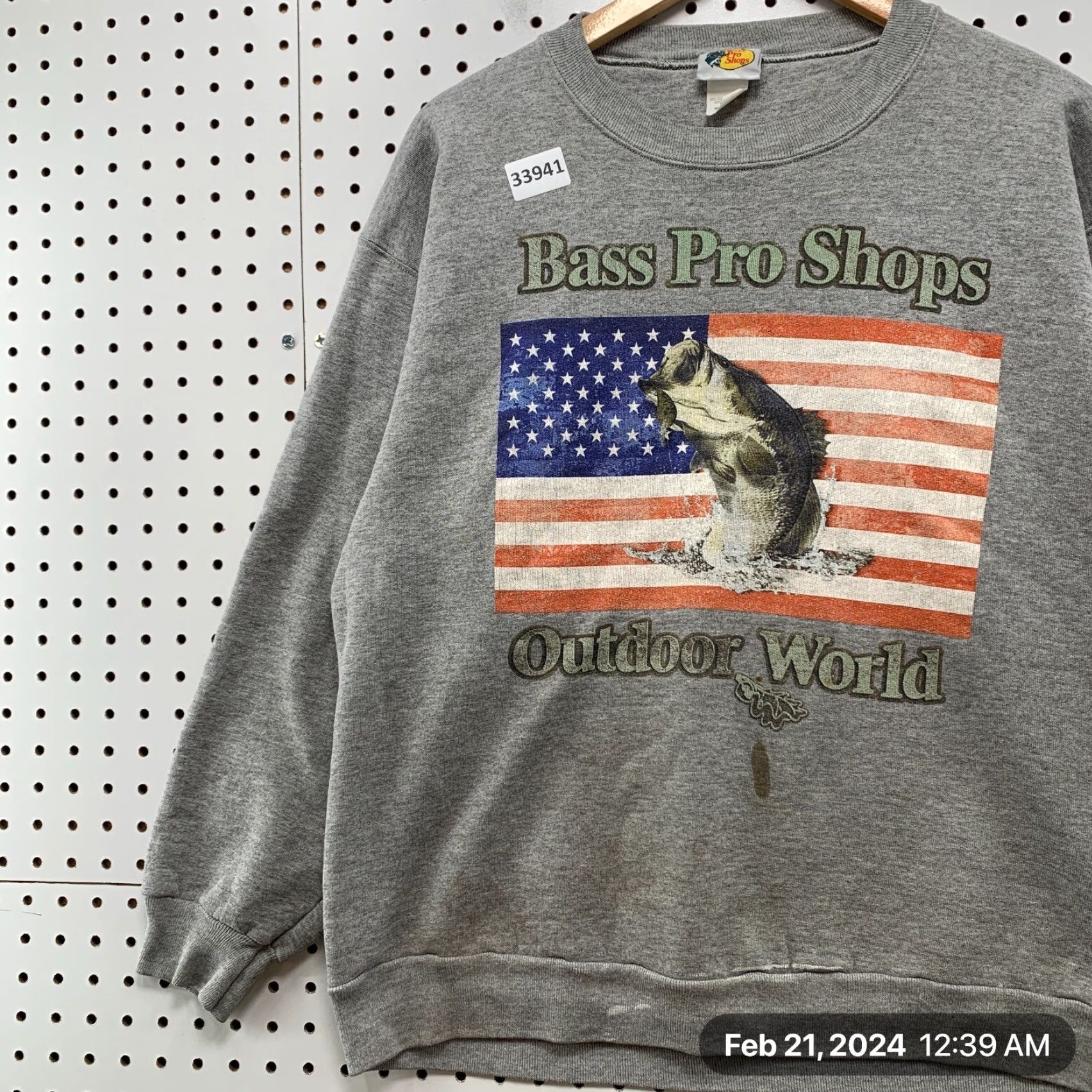 Bass Pro Shops VINTAGE Bass Pro Shop Fishing Crewneck Mens M Gray Flag USA Distressed Size US M / EU 48-50 / 2 - 3 Thumbnail