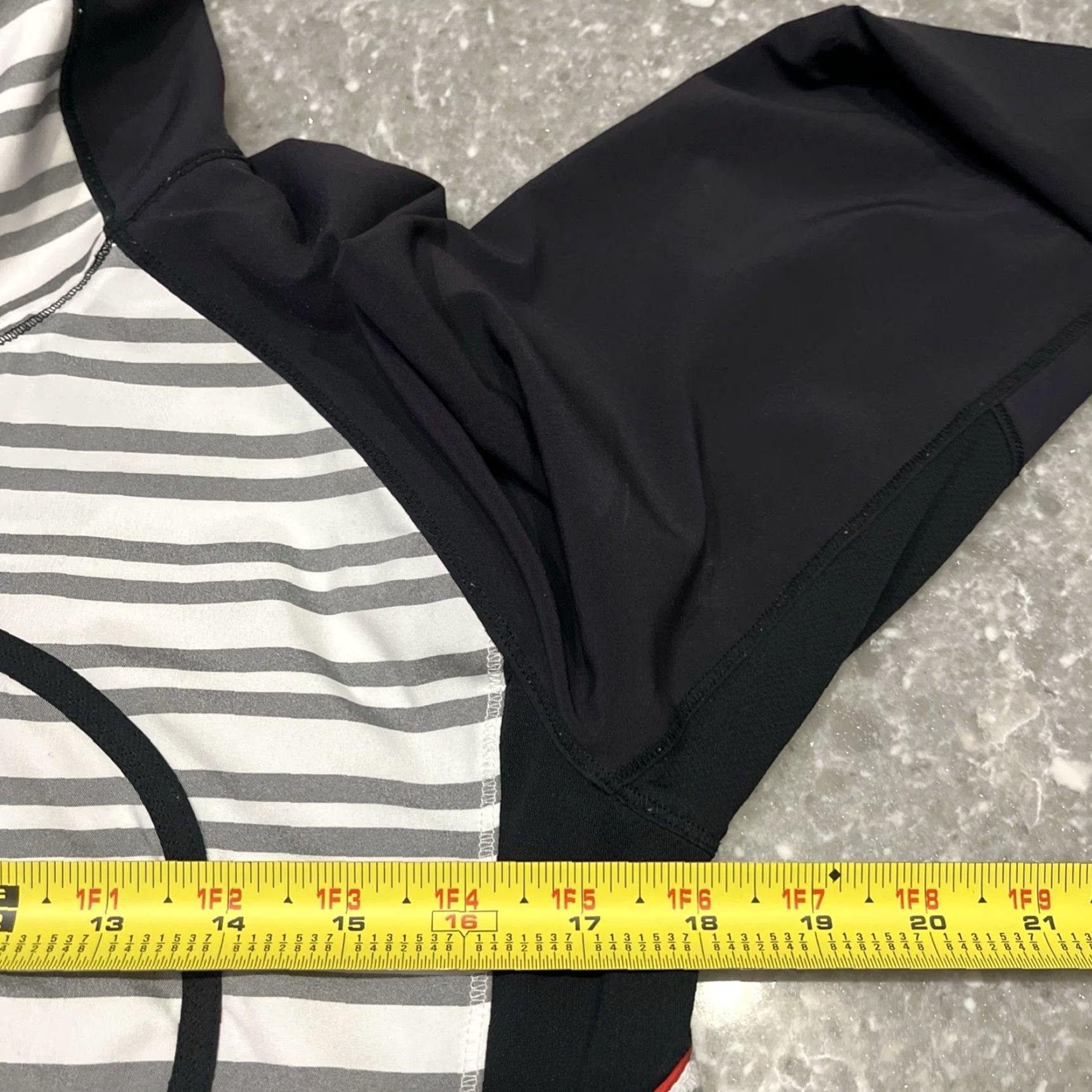 Lululemon VINTAGE Lululemon Run: Track Attack Jacket Shirt Women 6 Black White Love Red Glyde Zip Twin Stripe Activewear Jacket Love 90s (if applicable) Size M / US 6-8 / IT 42-44 - 3 Thumbnail