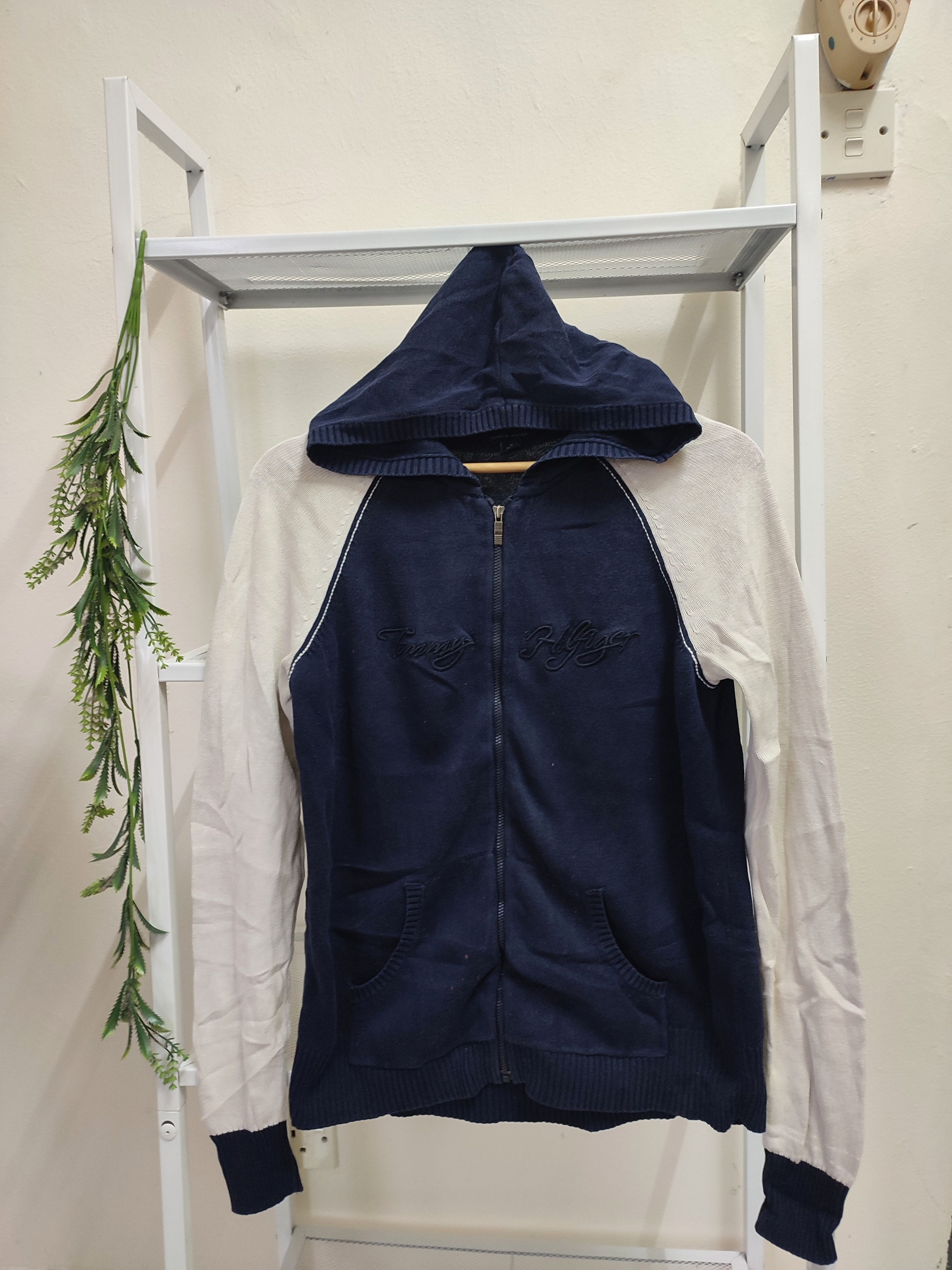 Tommy Hilfiger Vintage Tommy Hilfiger Embroidery Knitted Hoodies Size US M / EU 48-50 / 2 - 1 Thumbnail