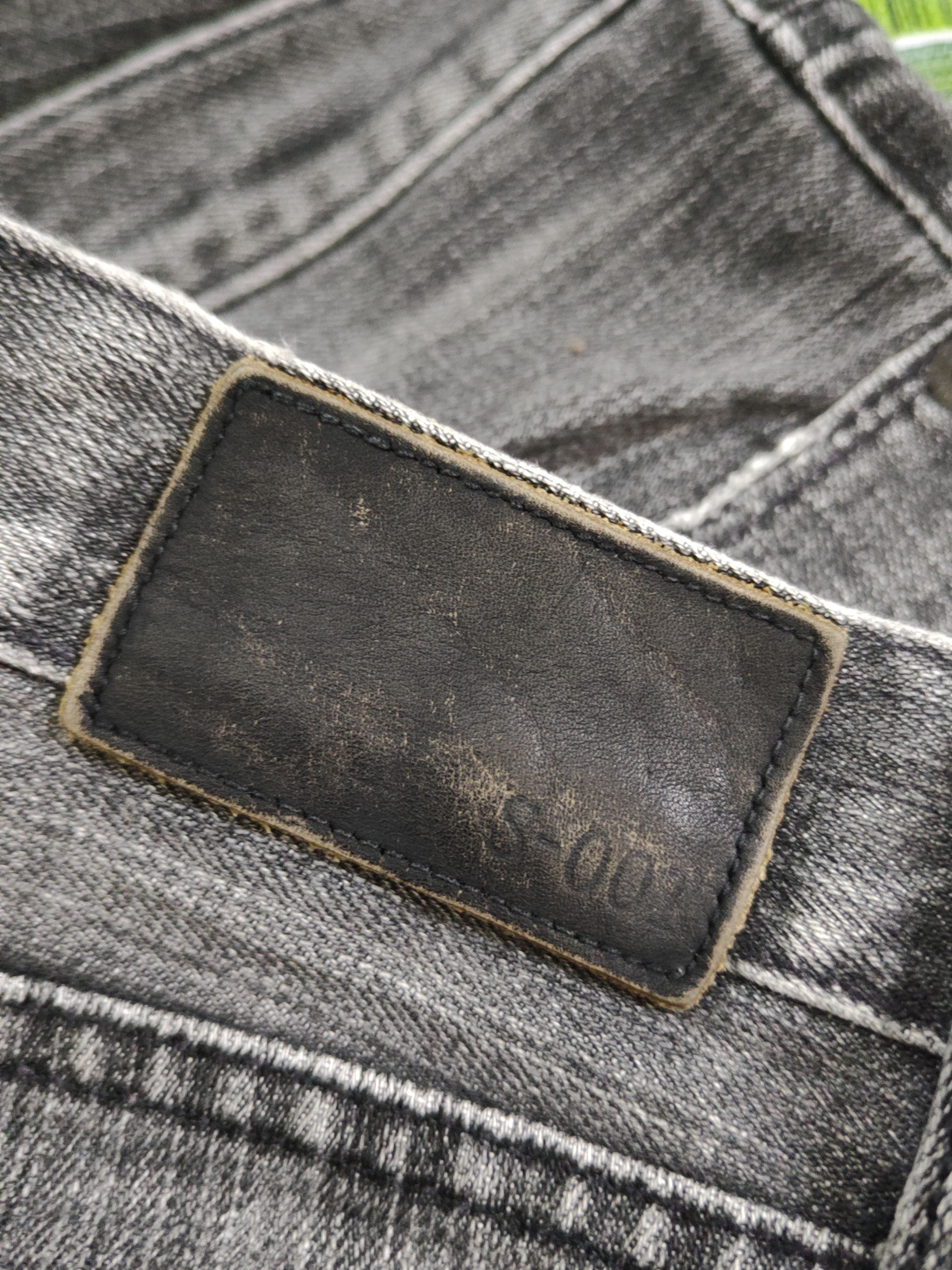 Japanese Brand Uniqlo Black Distressed Ripped Jeans #W1570 Size US 31 - 12 Thumbnail